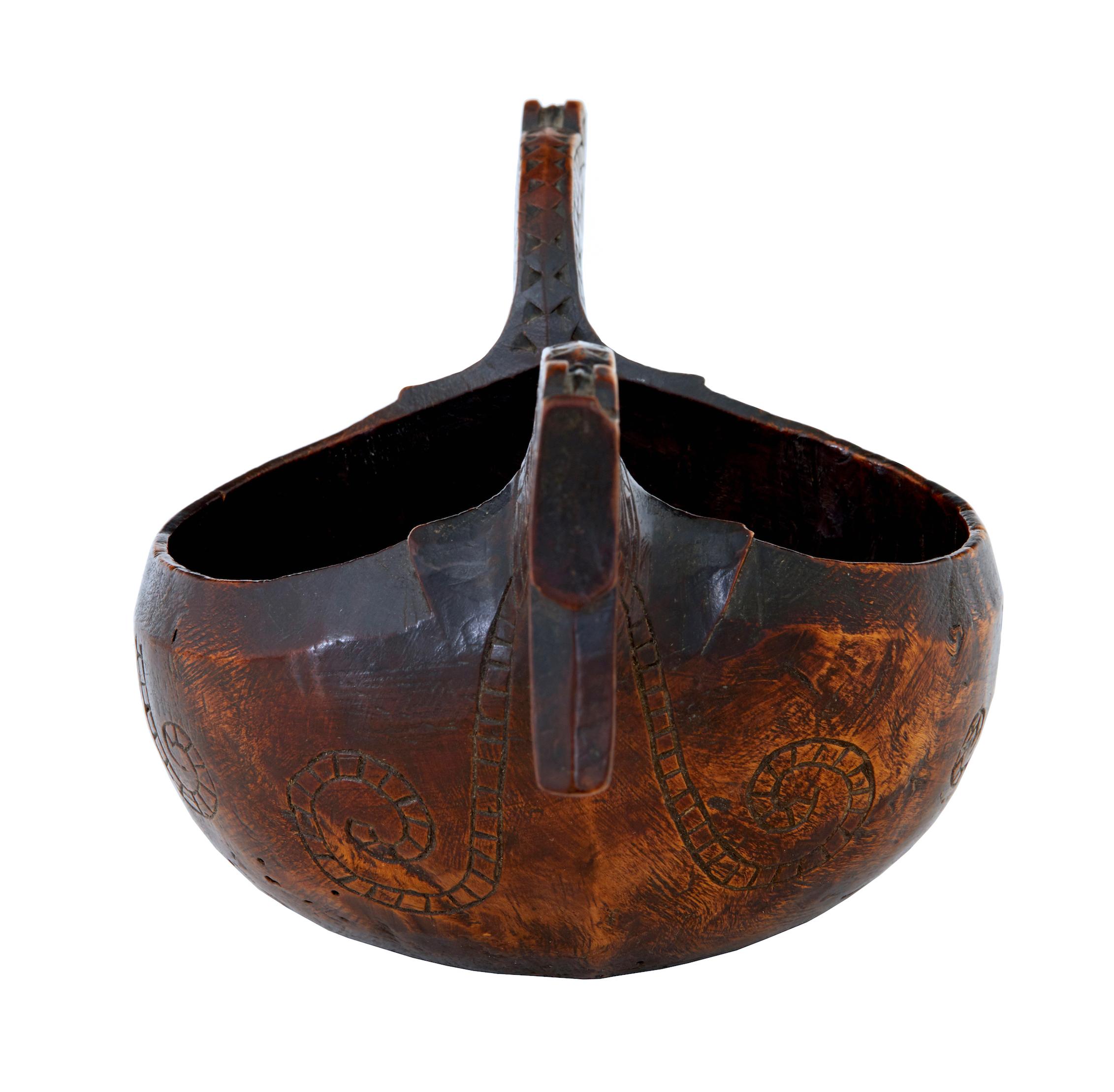 Carved 18th century Norwegian carved kasa ale cup For Sale