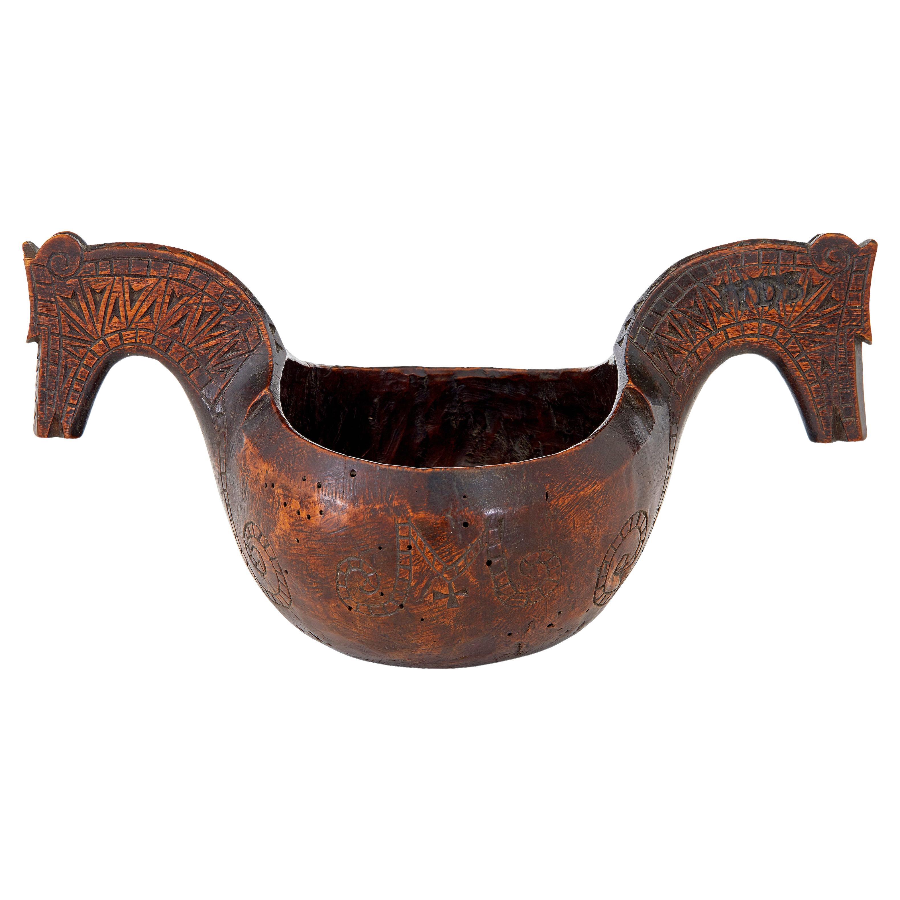18th century Norwegian carved kasa ale cup For Sale