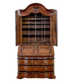 Libreria bureau in quercia intagliata norvegese del XVIII secolo