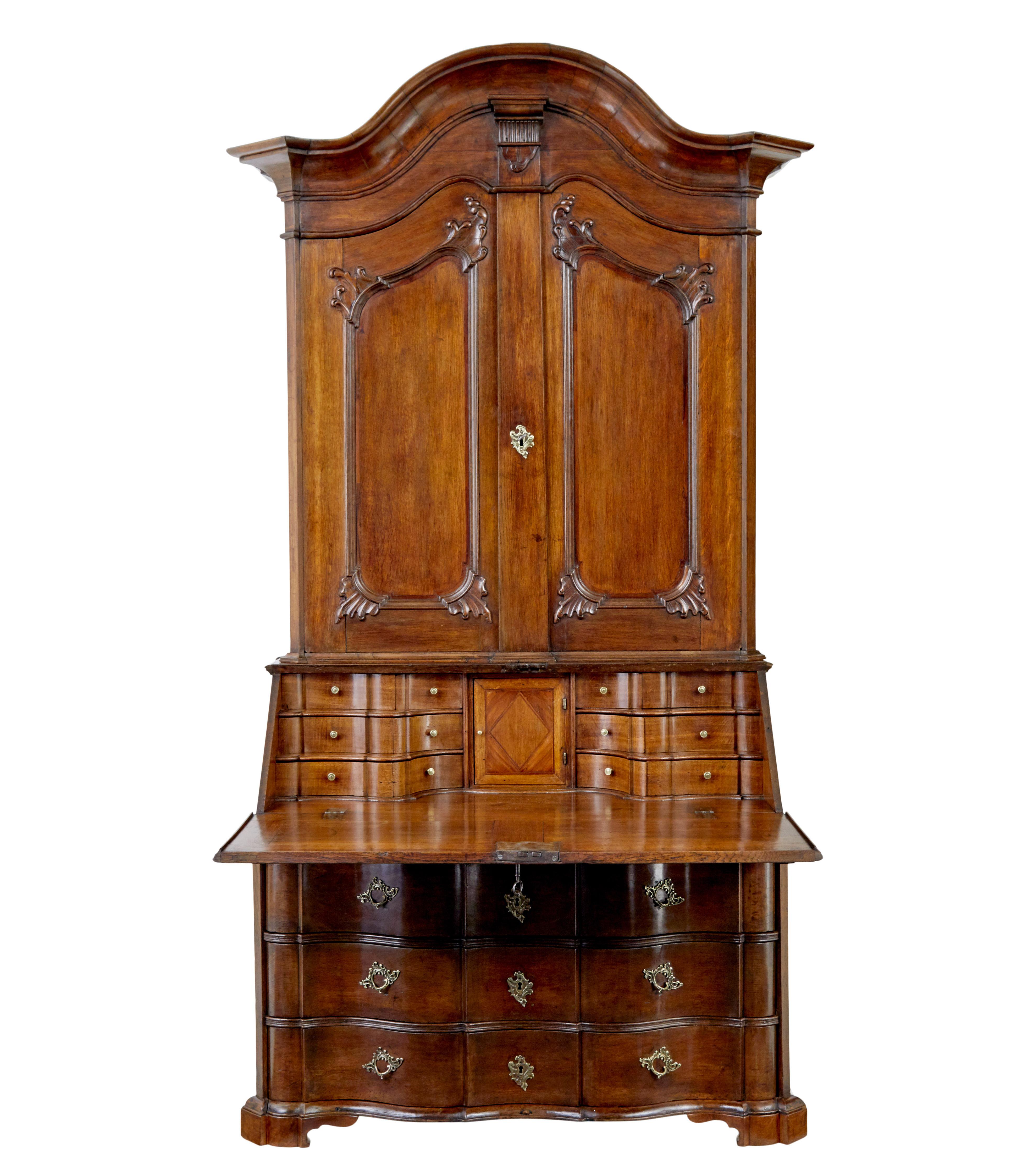 18. Jahrhundert Norwegische Eiche geschnitzt bureau bücherregal (Barock) im Angebot