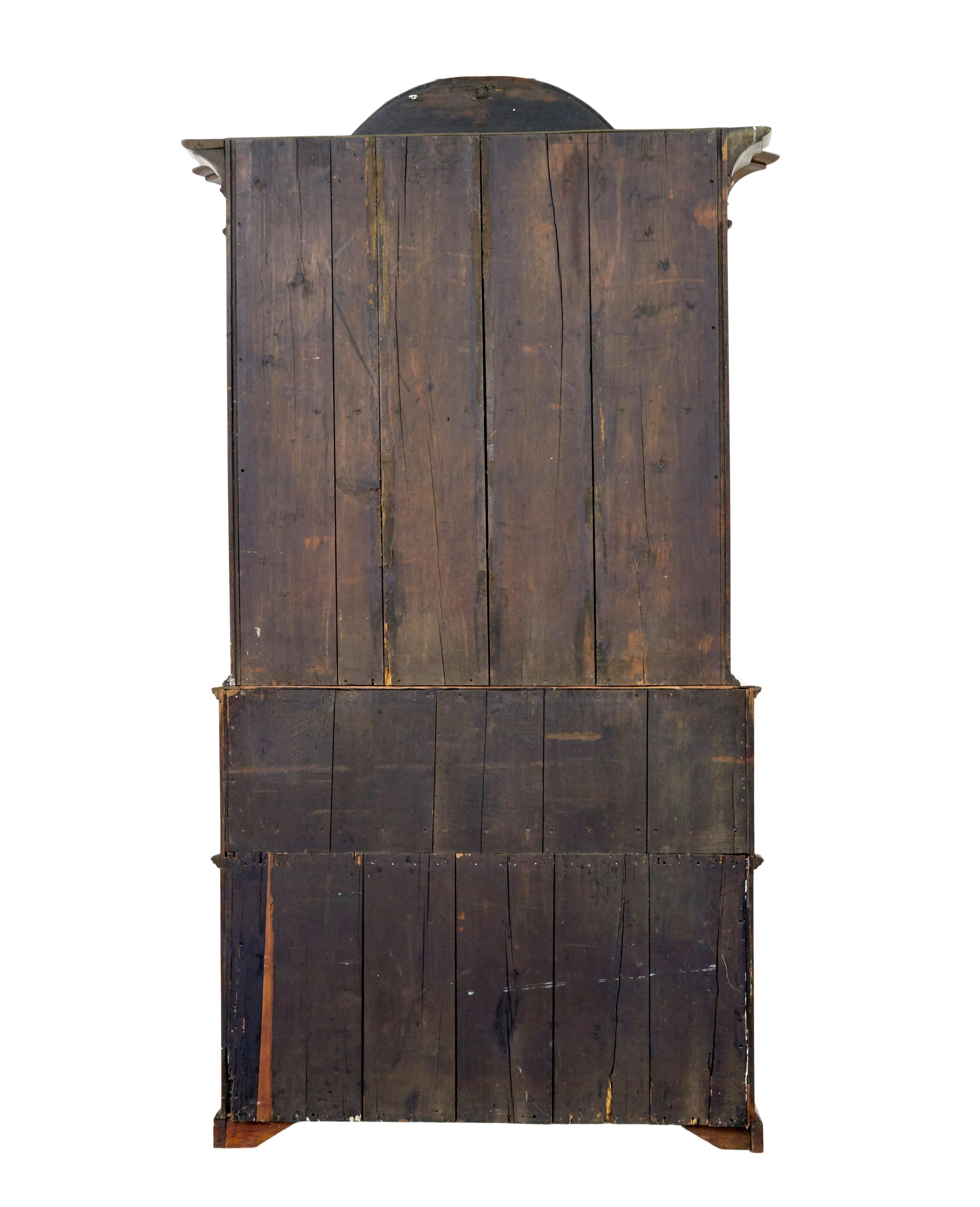 Chêne Bureau-bibliothèque en chêne sculpté norvégien du 18e siècle en vente