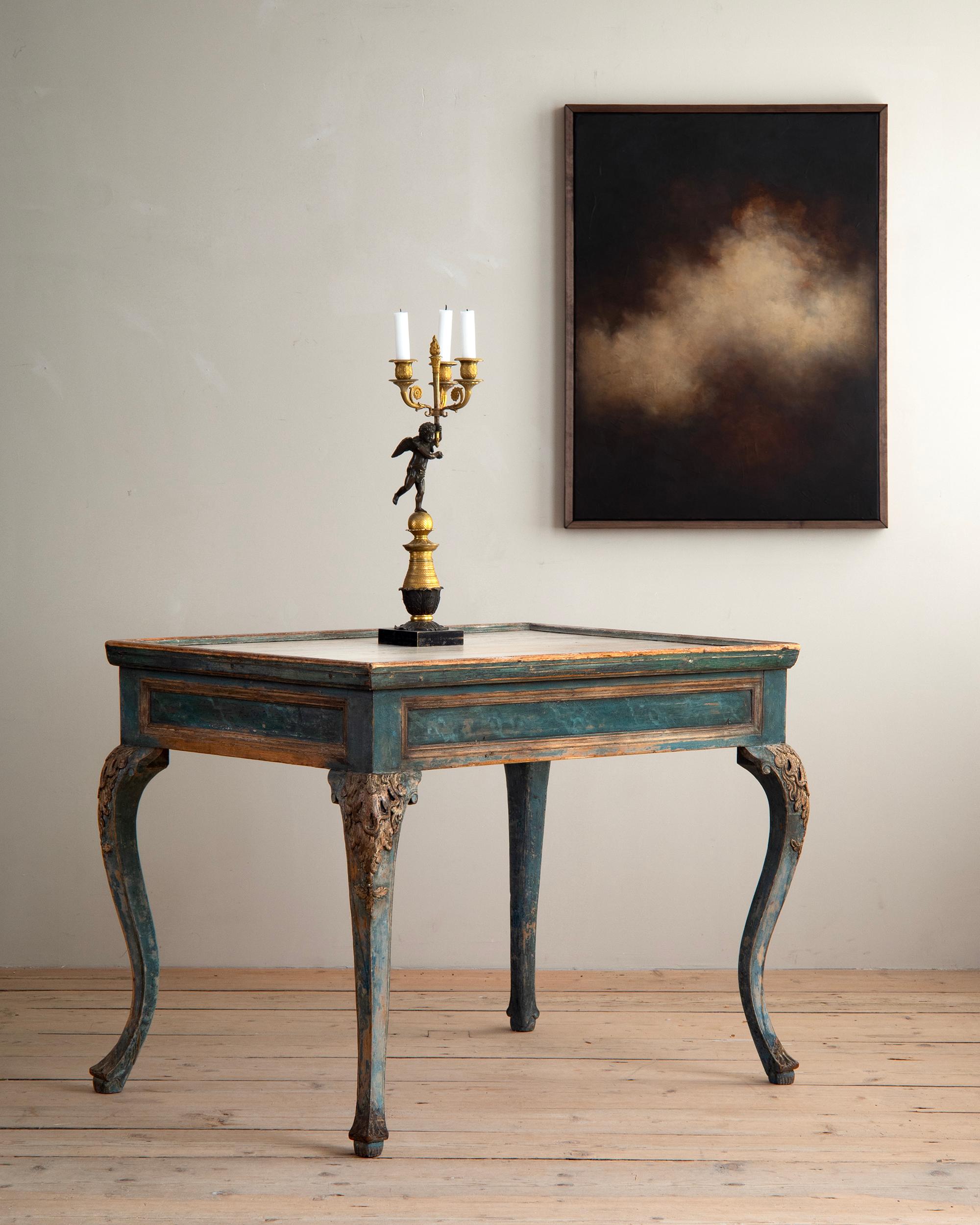 Fine 18th century Norwegian Rococo centre tray table in a great finish and proportions. Ca 1770 Norway. 
