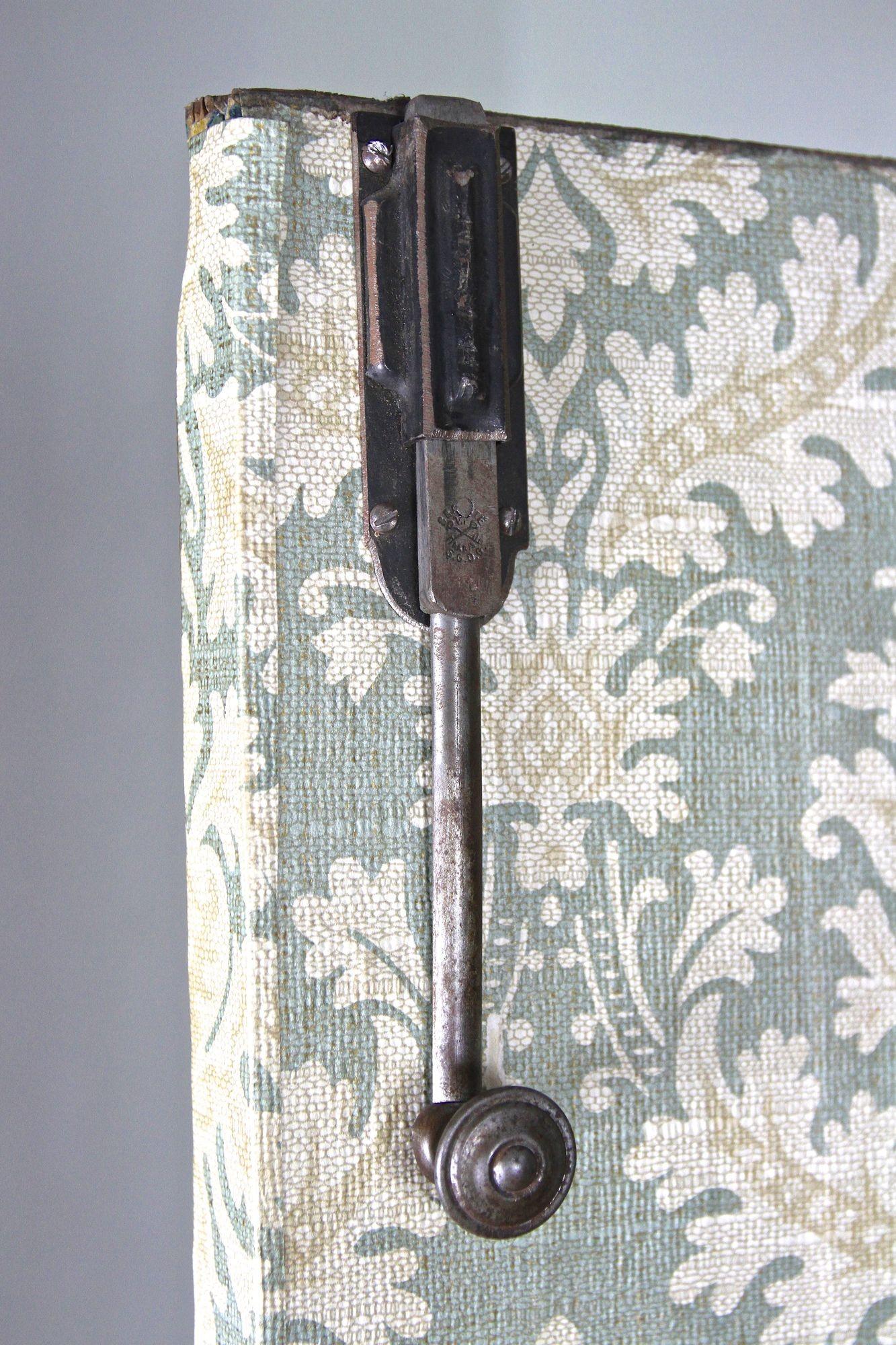 Barockschrank aus Nussbaumholz mit Intarsien aus dem 18. Jahrhundert, Österreich ca. 1770 im Angebot 2
