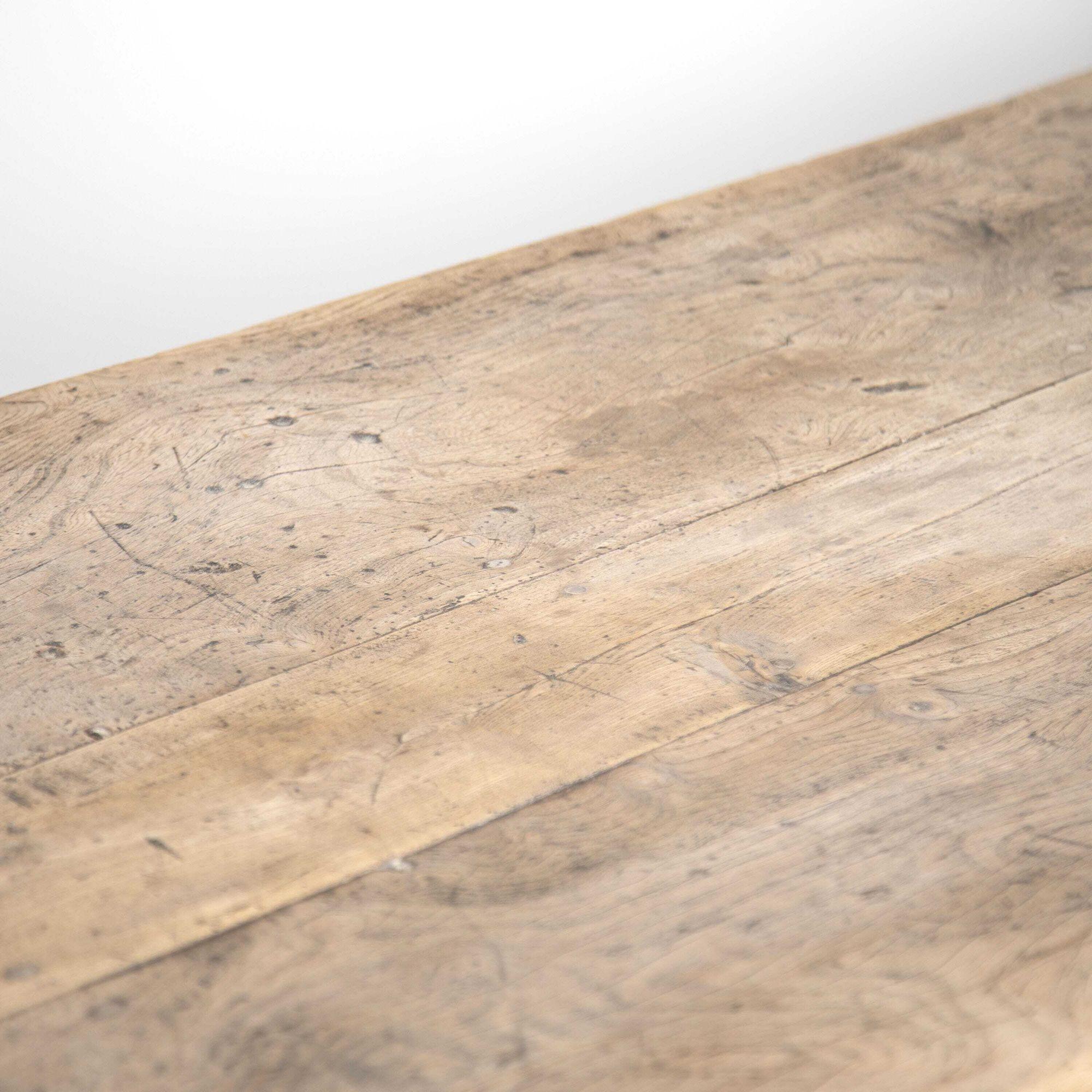 English 18th Century Oak and Elm Dining Table