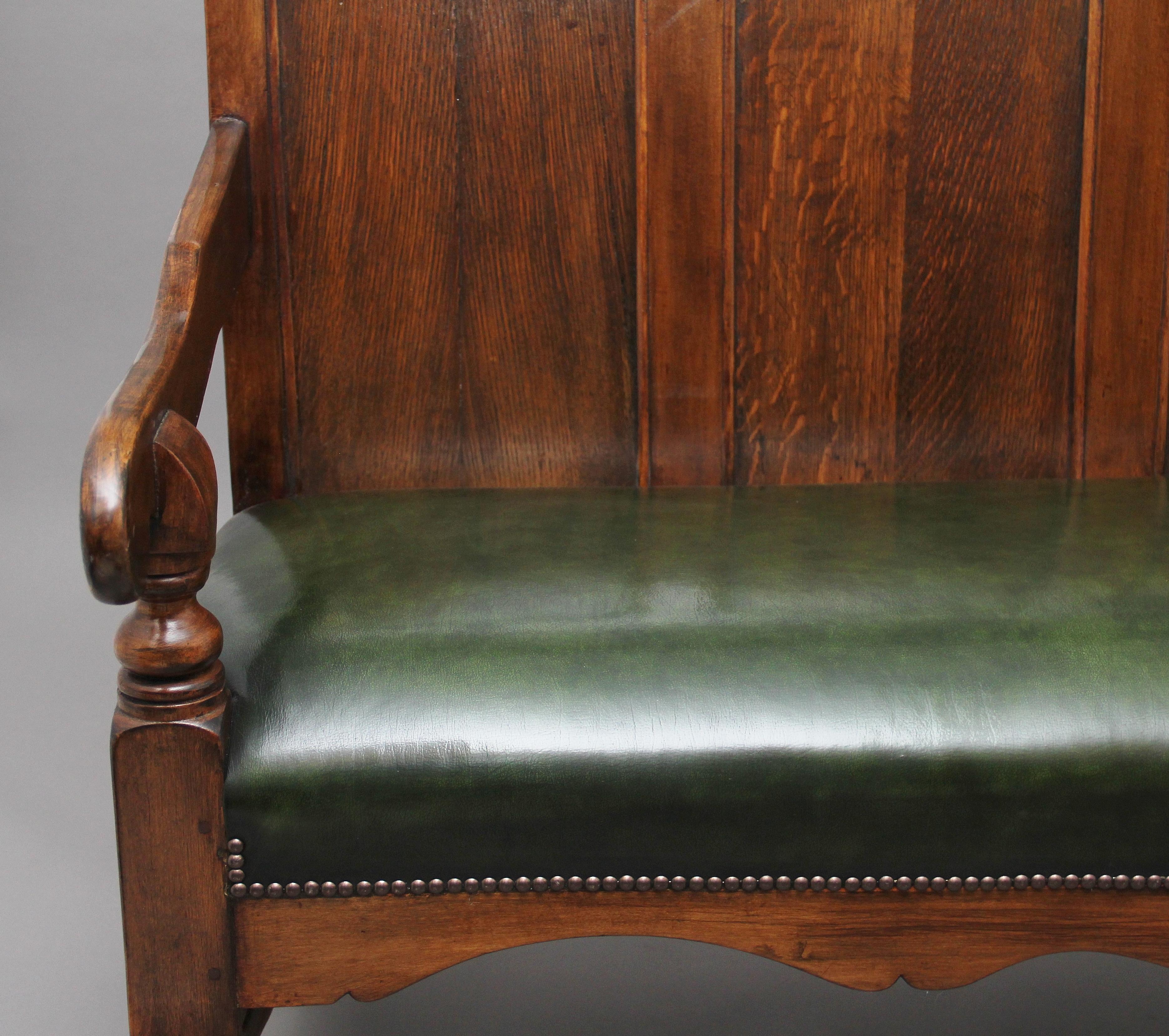 Late 18th Century 18th Century Oak and Fruitwood Settle