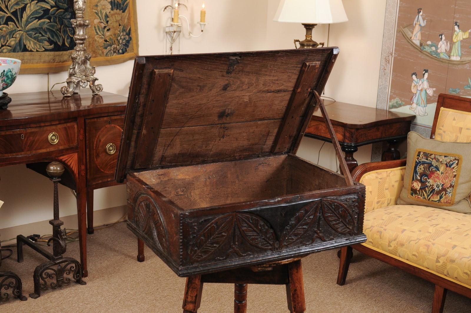 18th Century Oak Bible Box with Foliate Carving In Good Condition For Sale In Atlanta, GA