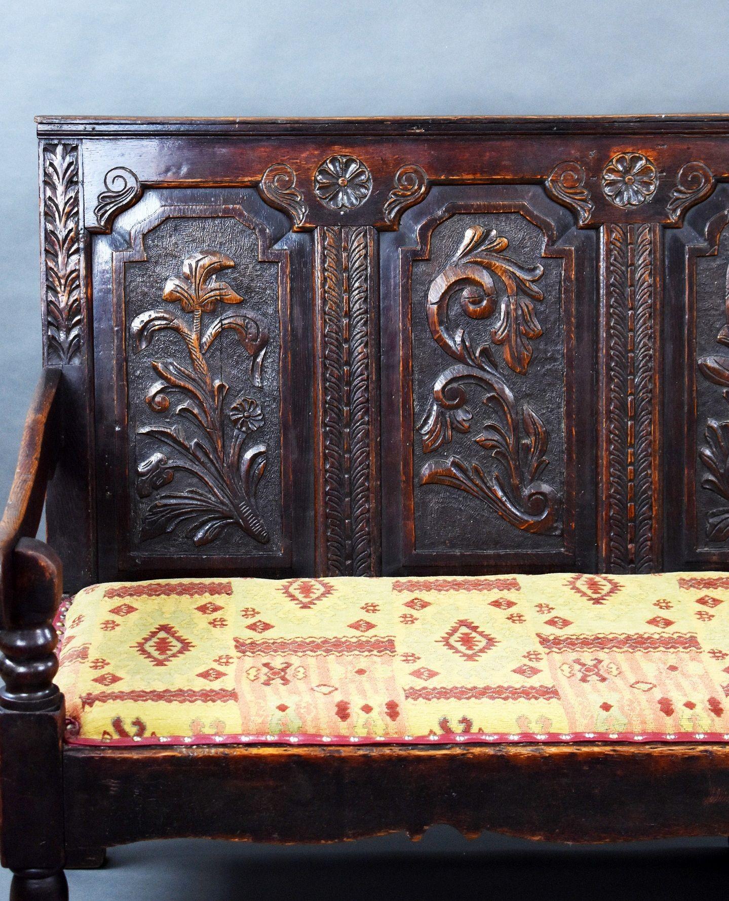 18th Century Oak Carved Settle/Bench In Good Condition For Sale In Chelmsford, Essex