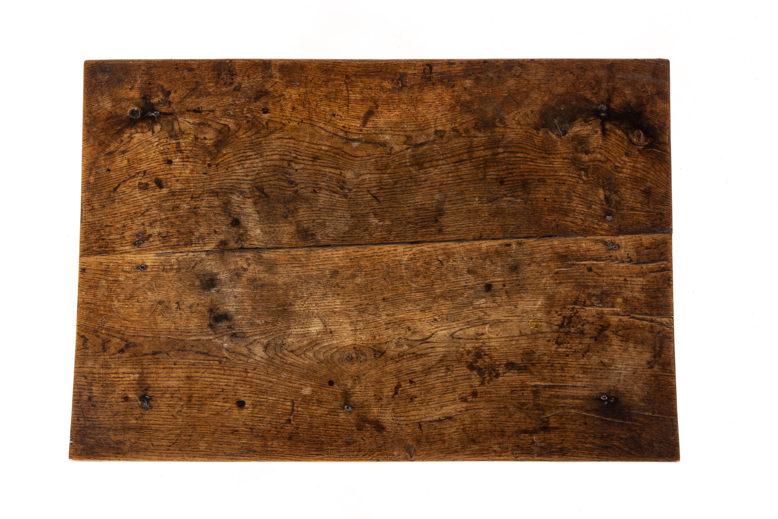 18th Century and Earlier 18th Century Oak Centre/Tavern Table For Sale