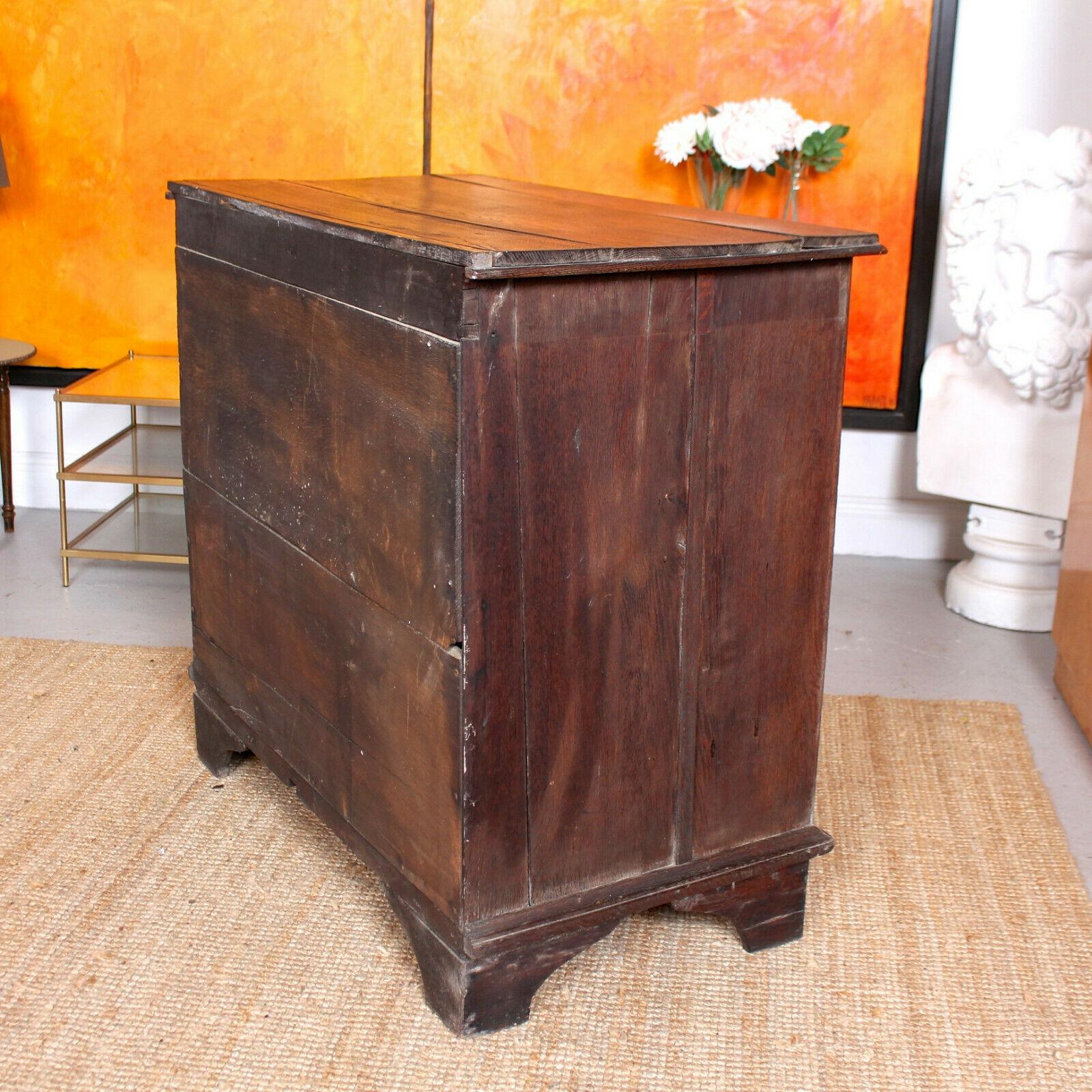 18th Century Oak Chest of Drawers For Sale 7