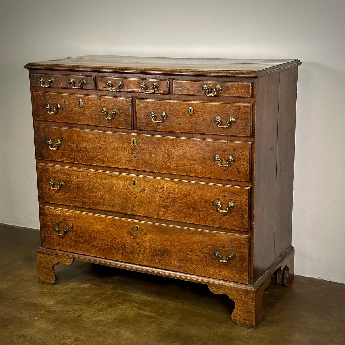 18th Century Oak Chest of Drawers In Good Condition For Sale In Los Angeles, CA