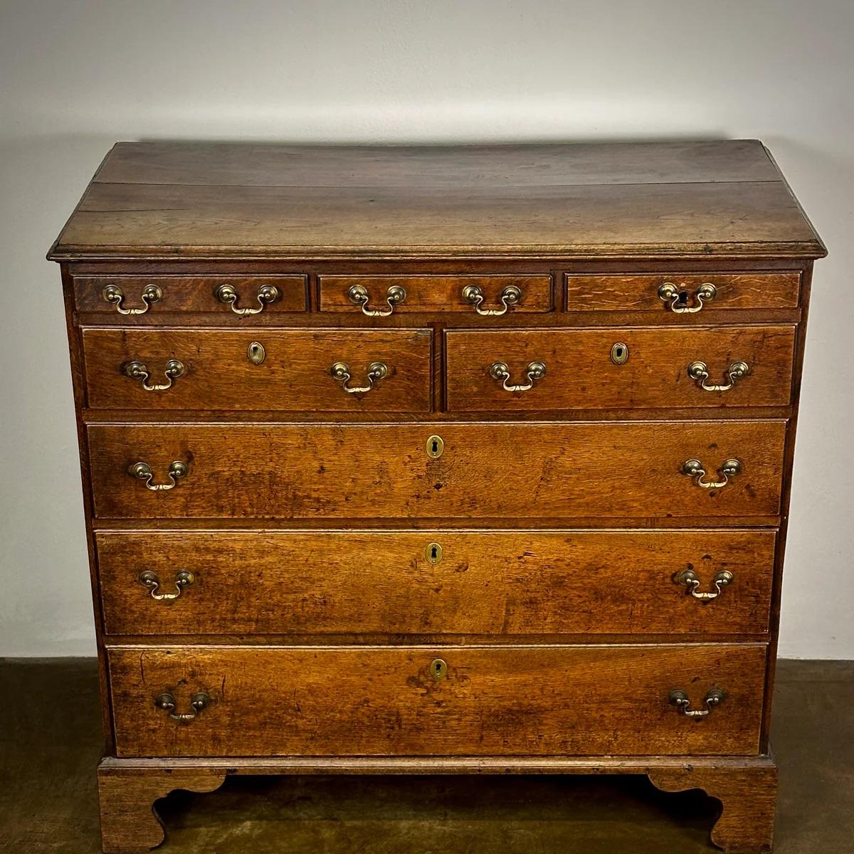 18th Century Oak Chest of Drawers For Sale 1