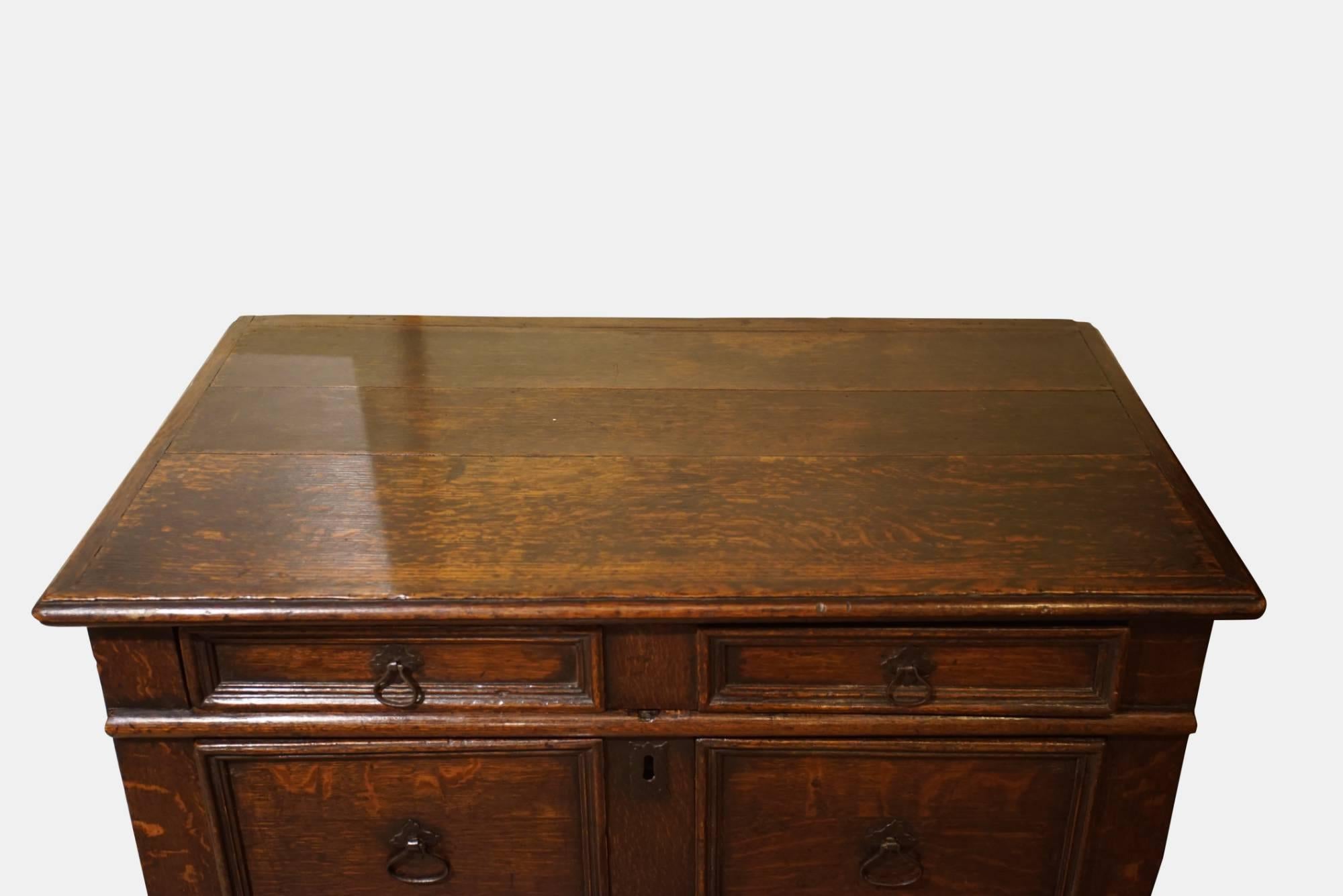 18th Century Oak Chest of Drawers For Sale 4