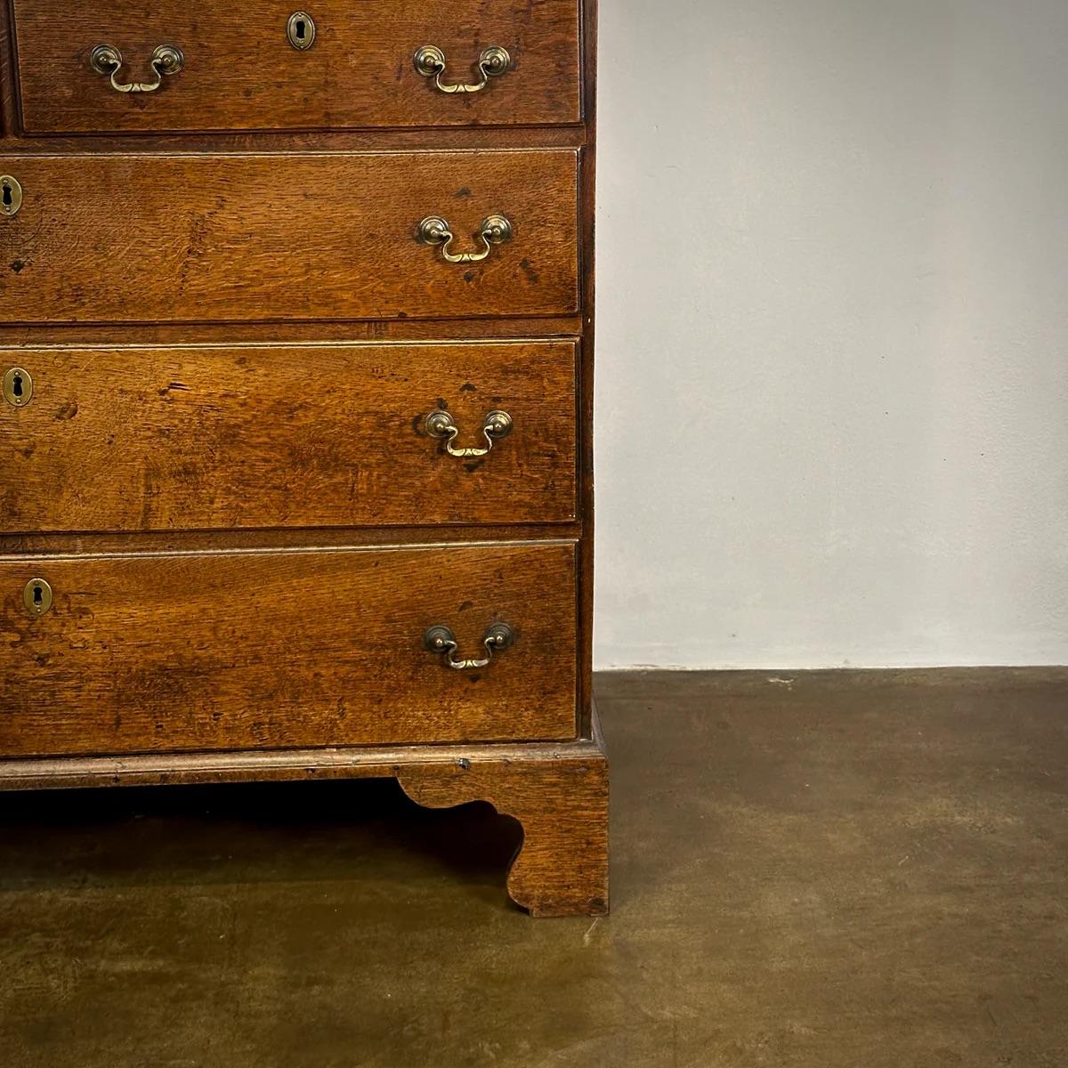 18th Century Oak Chest of Drawers For Sale 2
