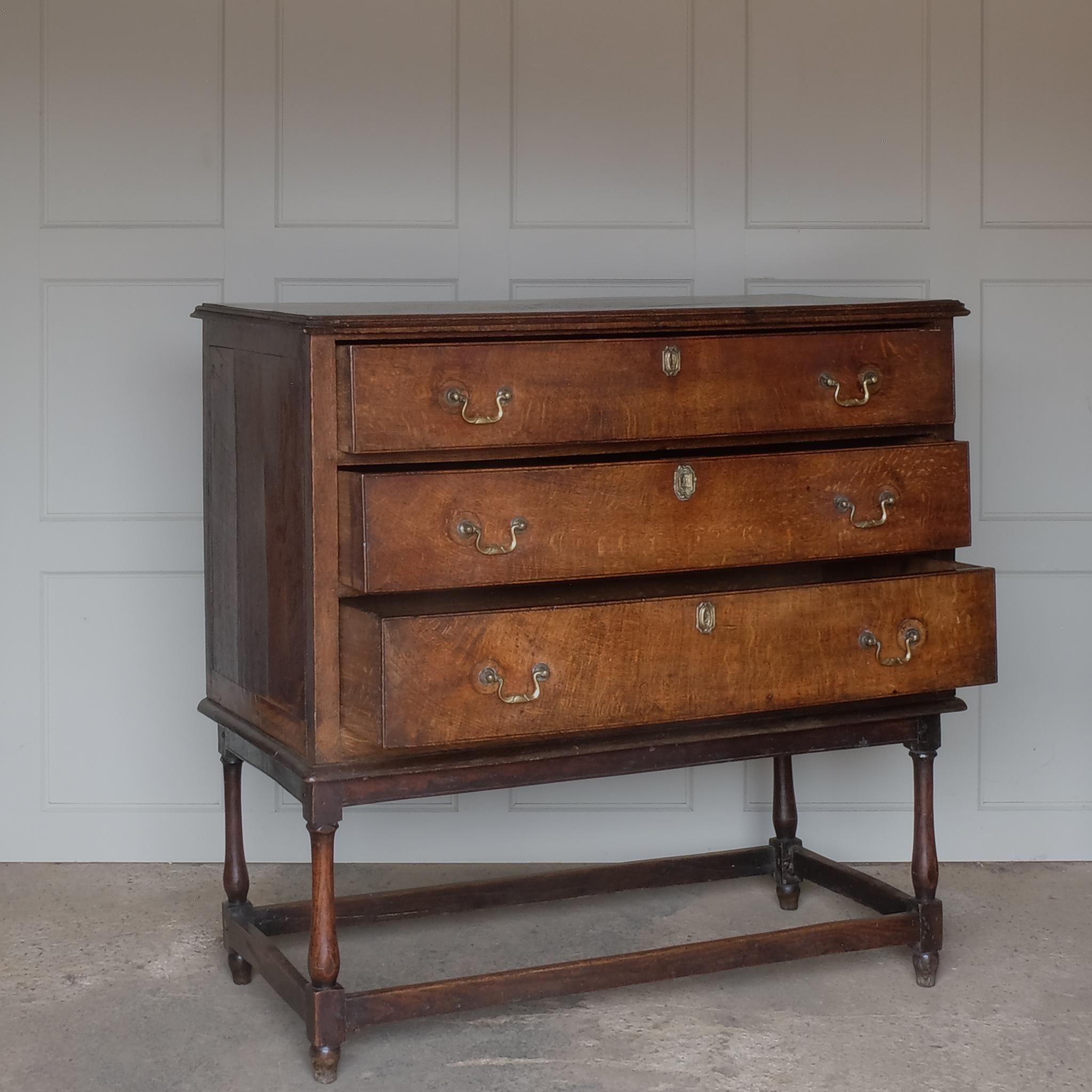 18th Century Oak Chest On Legs In Good Condition For Sale In Kettering, GB