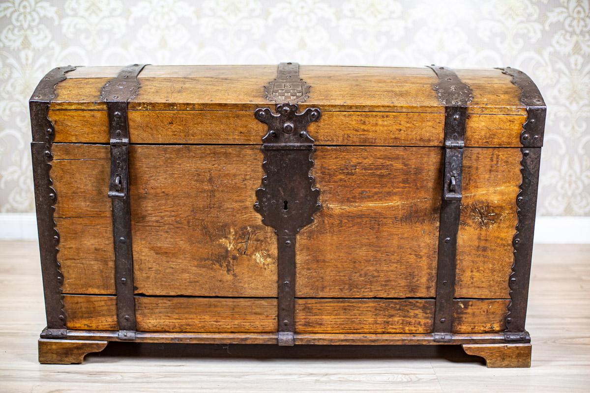 18th-century oak chest with iron fittings

We present you an antique oak chest with iron fittings.
There are iron handles on the sides.

This piece of furniture is in particularly good condition.
It has been refreshed with wax. The key is