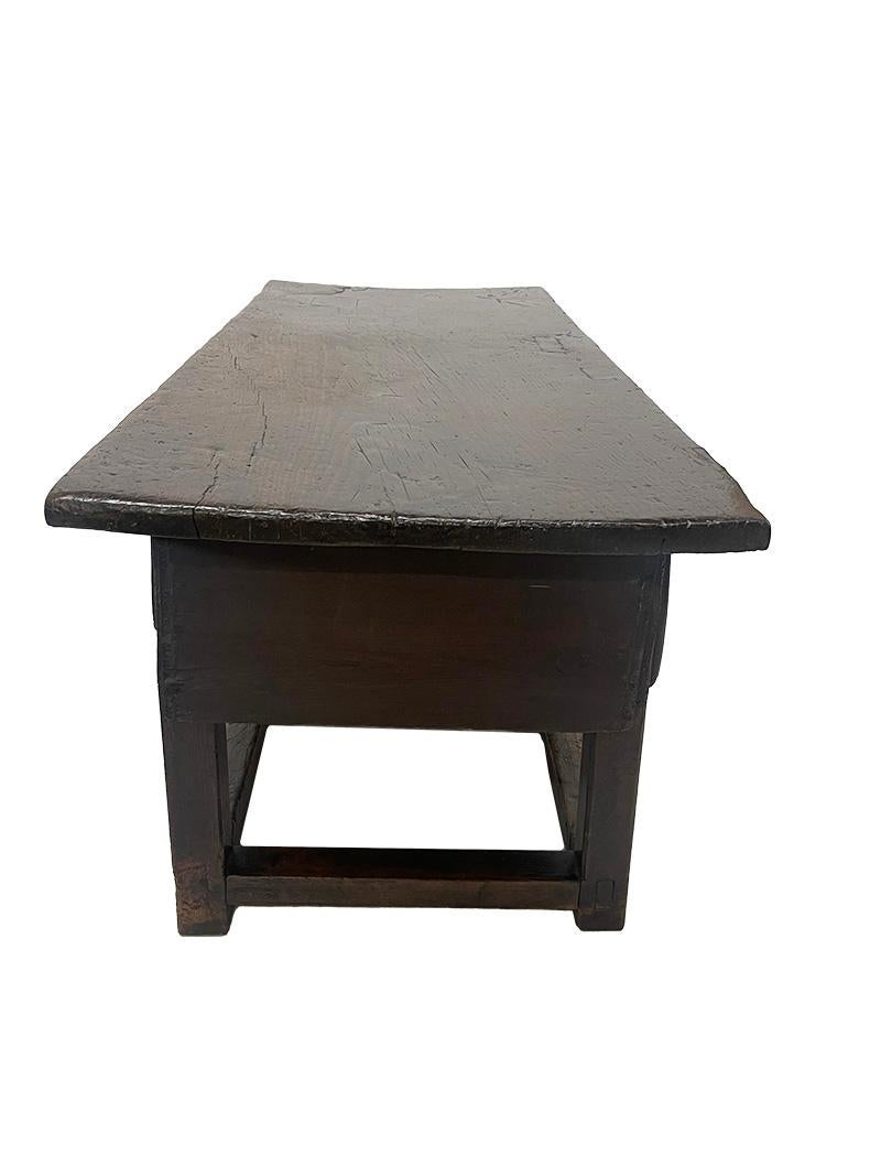 18th century oak coffee table For Sale 6