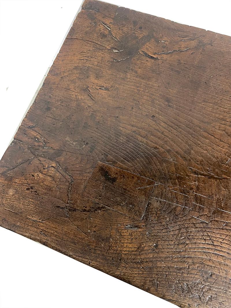 18th century oak coffee table For Sale 8