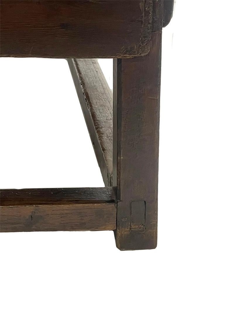 18th century oak coffee table For Sale 3