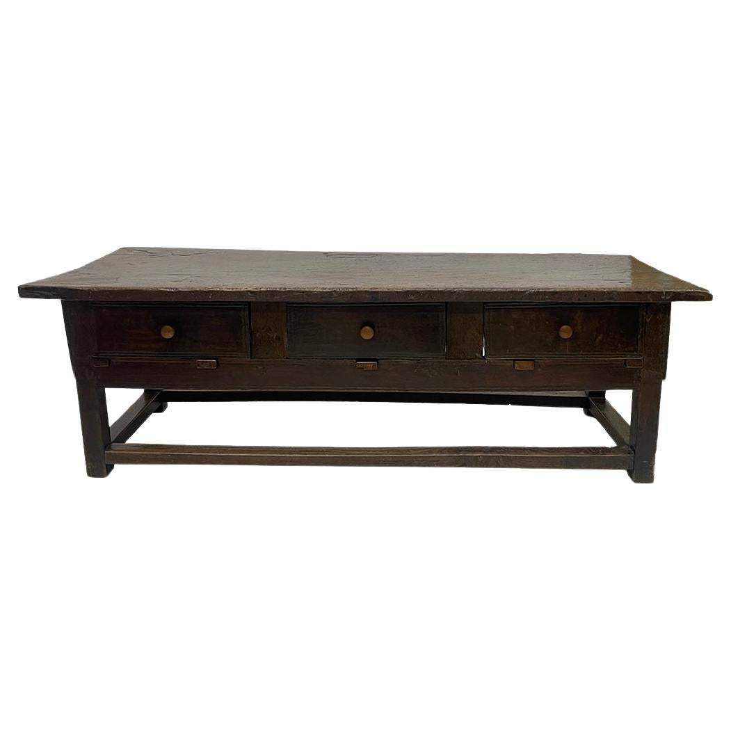 18th century oak coffee table For Sale