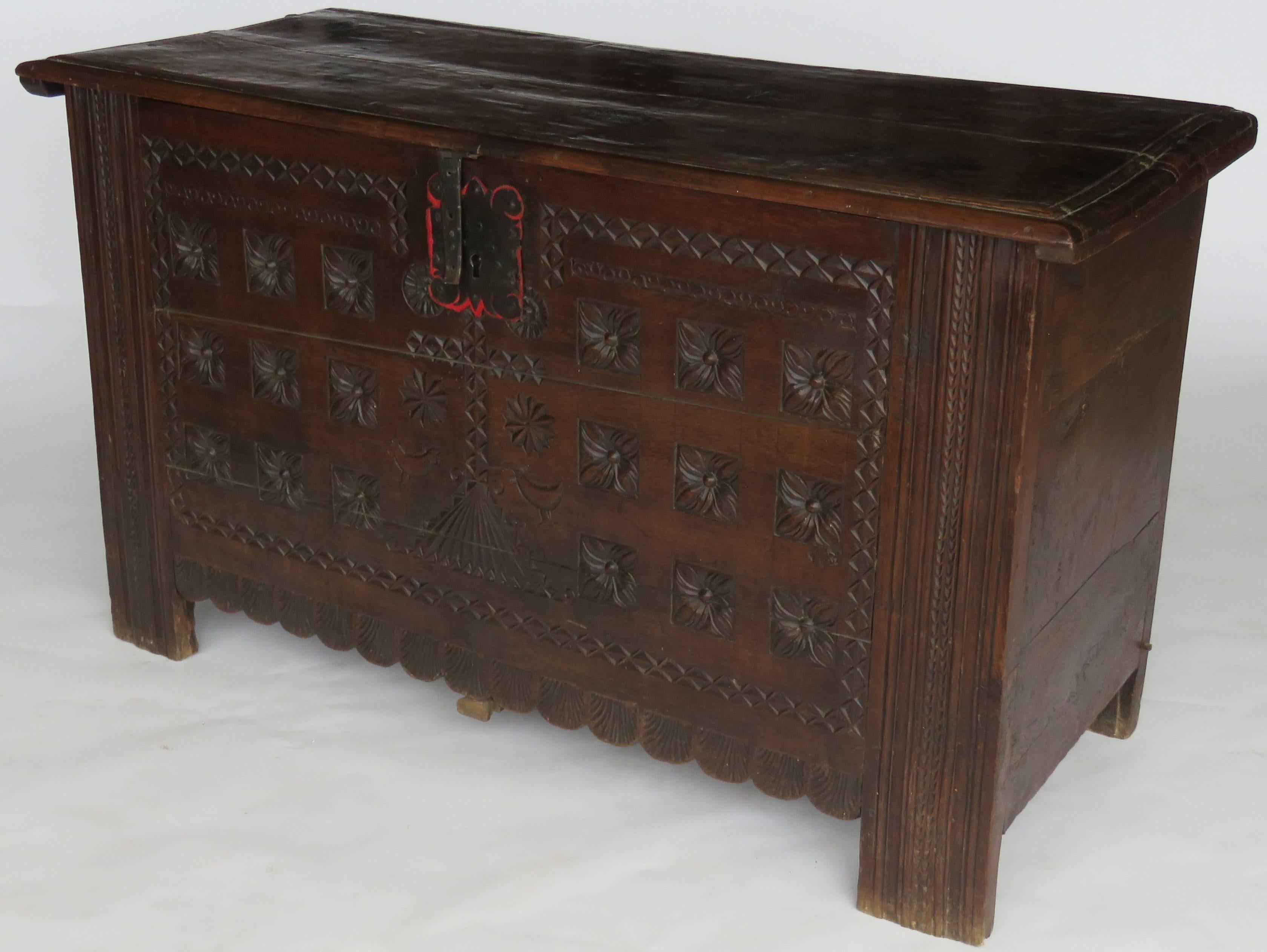 18th Century Oak Coffer, Trunk, Chest of Arms In Good Condition For Sale In Alella, ES