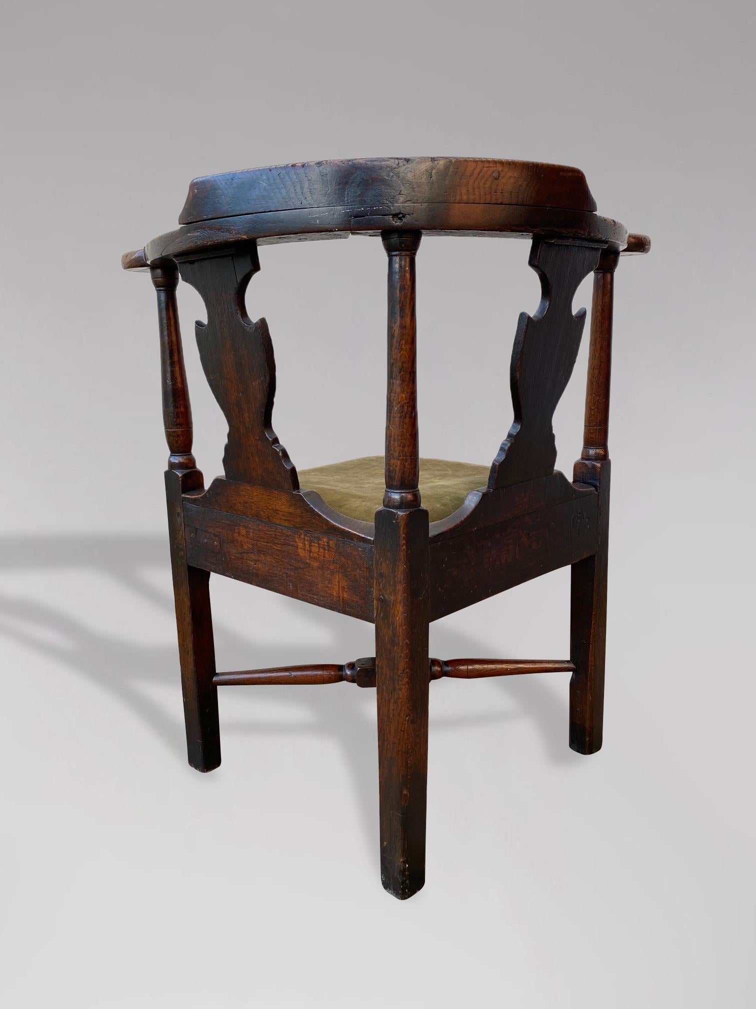 18th Century Oak Corner Chair, Circa 1790 In Good Condition For Sale In Petworth,West Sussex, GB