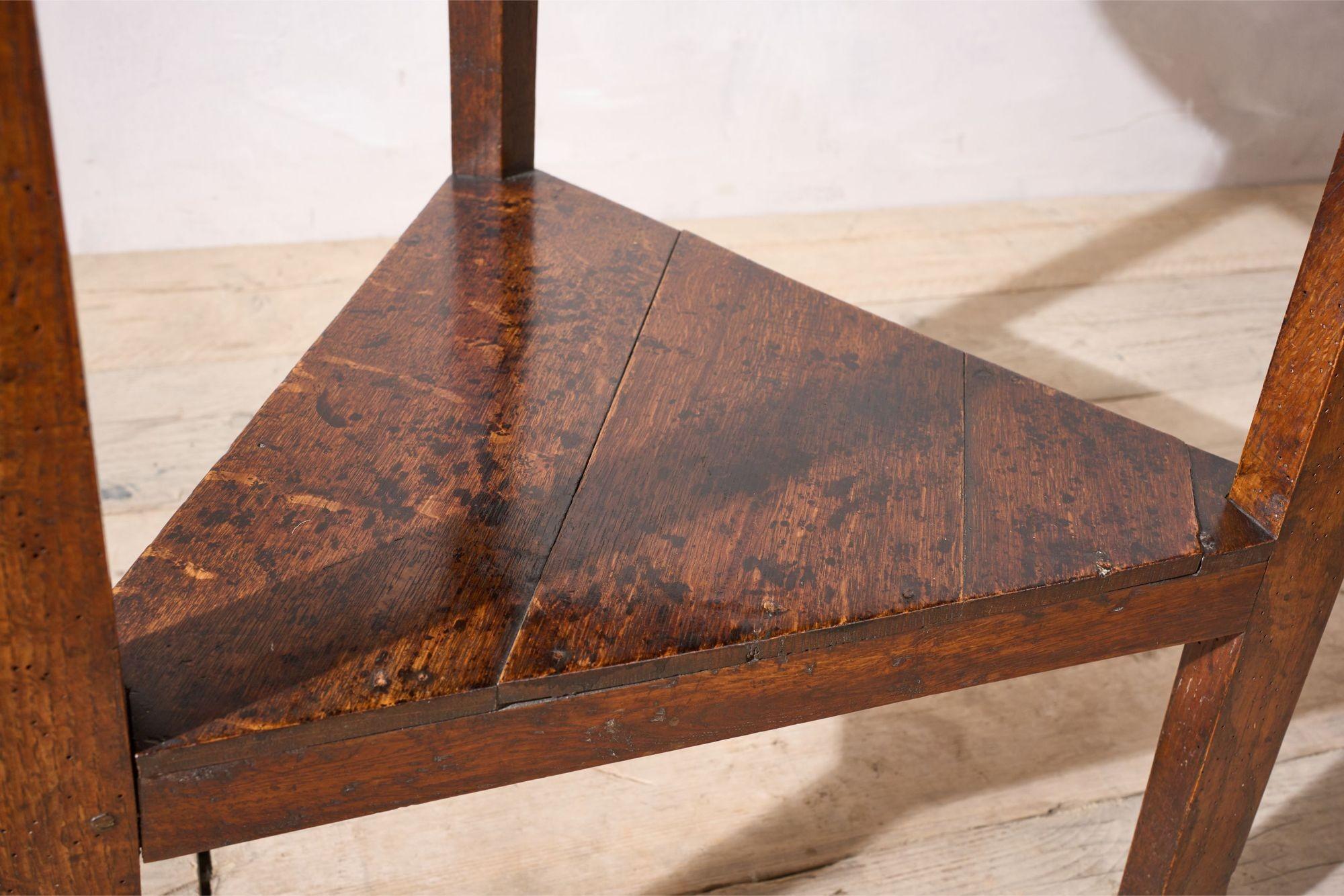 Mesa de cricket de roble del siglo XVIII siglo XVIII y antes en venta