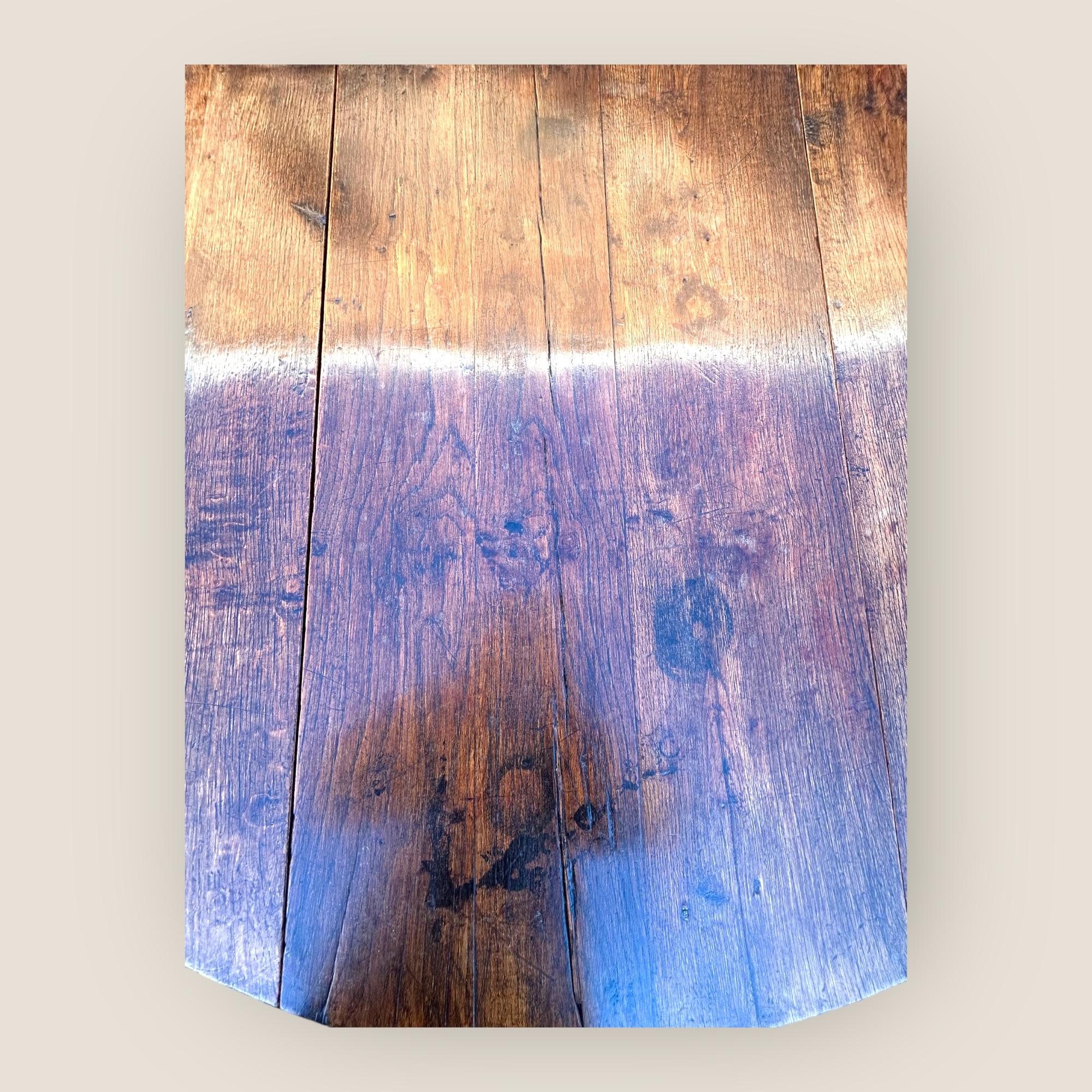 Table de salle à manger à deux pieds en Oak du 18e siècle en vente 3