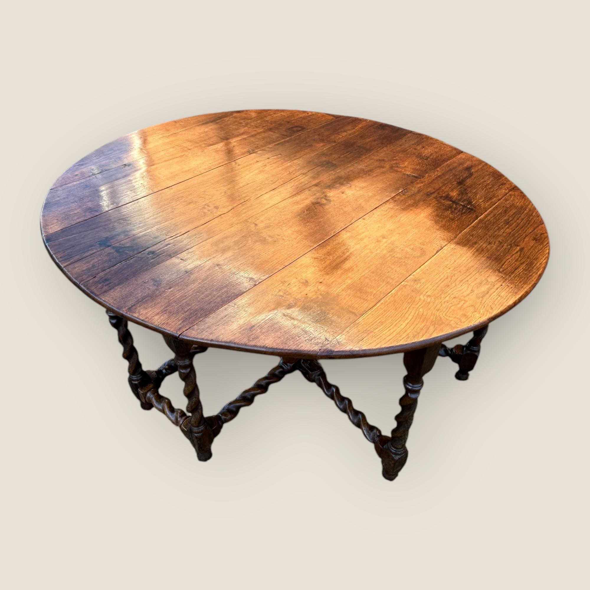 Britannique Table de salle à manger à deux pieds en Oak du 18e siècle en vente