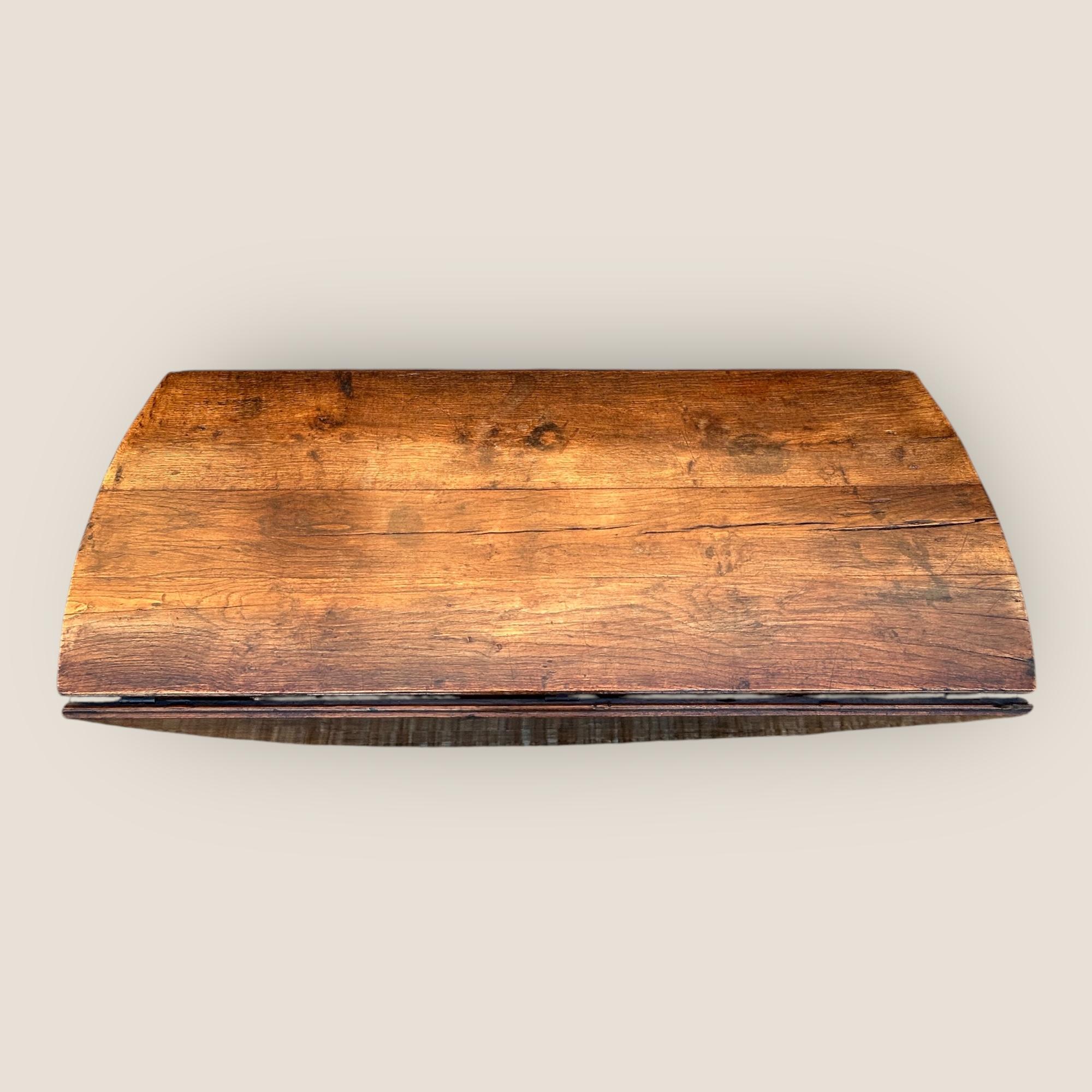 Table de salle à manger à deux pieds en Oak du 18e siècle en vente 1
