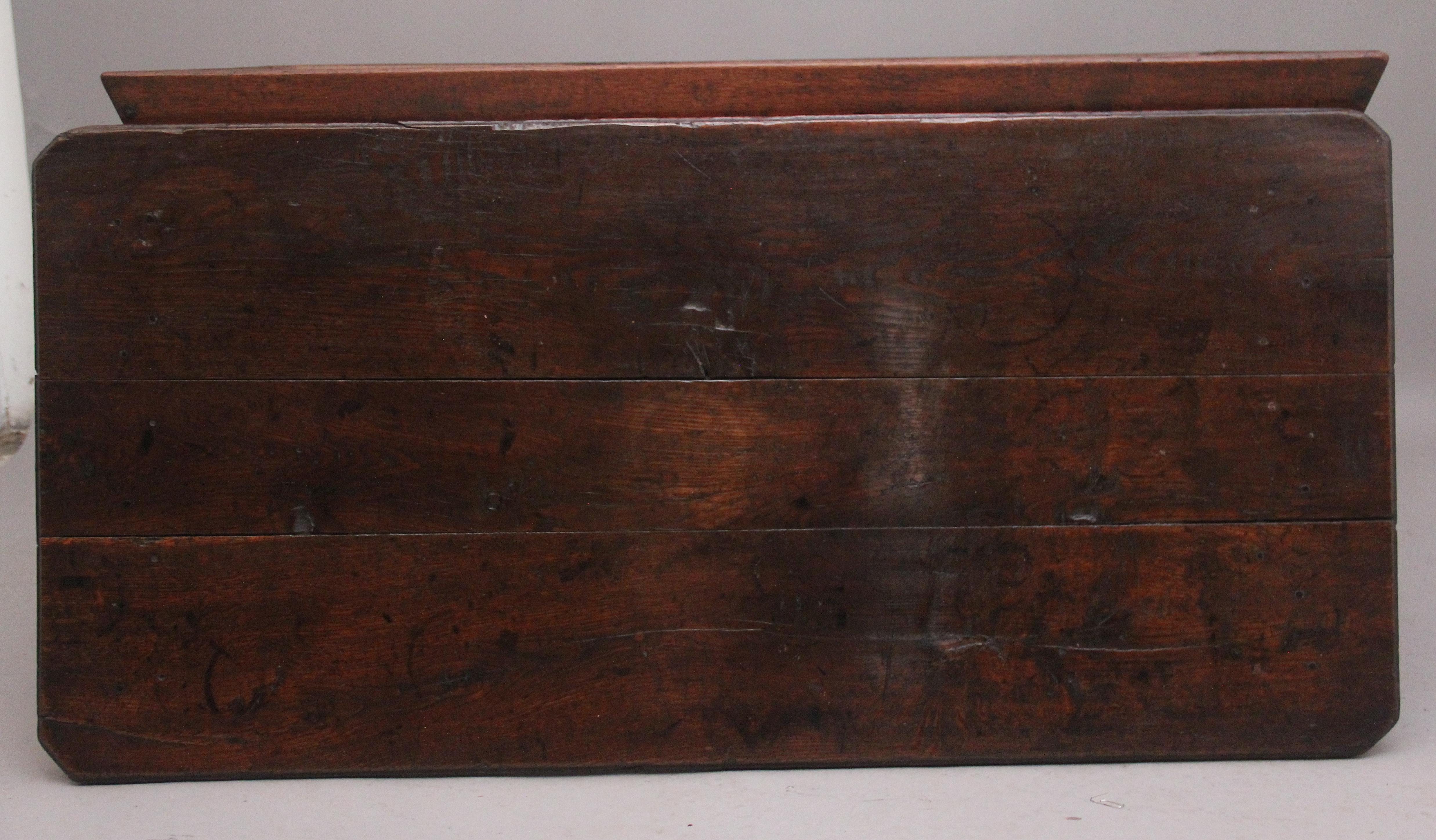 18th Century oak dough bin on stand In Good Condition For Sale In Martlesham, GB