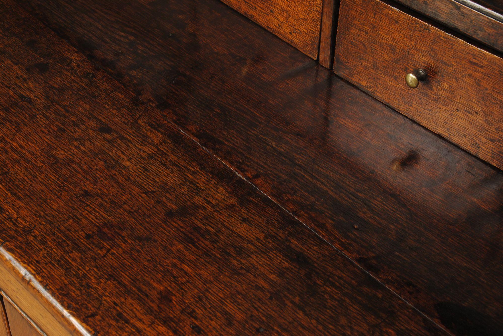 Georgian 18th Century Oak Dresser and Rack