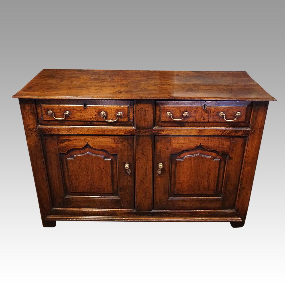 18th Century Oak Dresser Base In Good Condition For Sale In Salisbury, GB