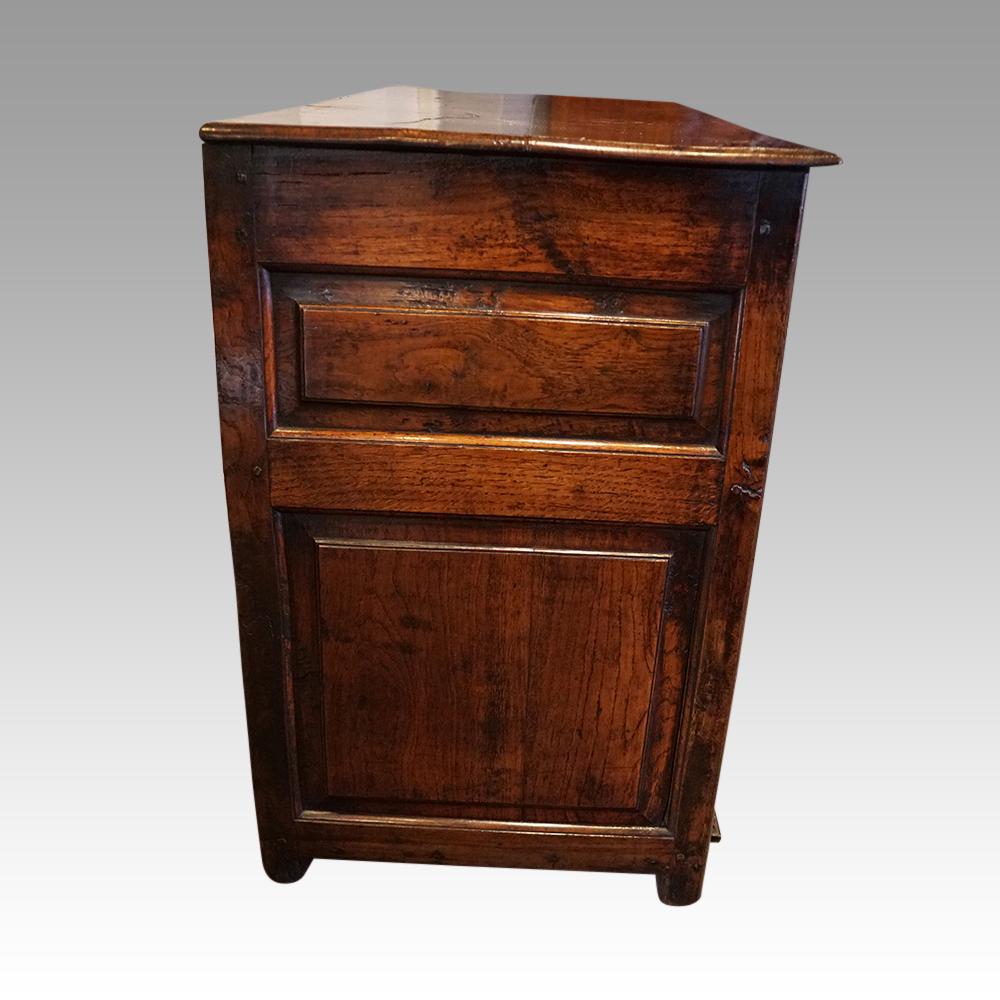 18th Century Oak Dresser Base For Sale 3