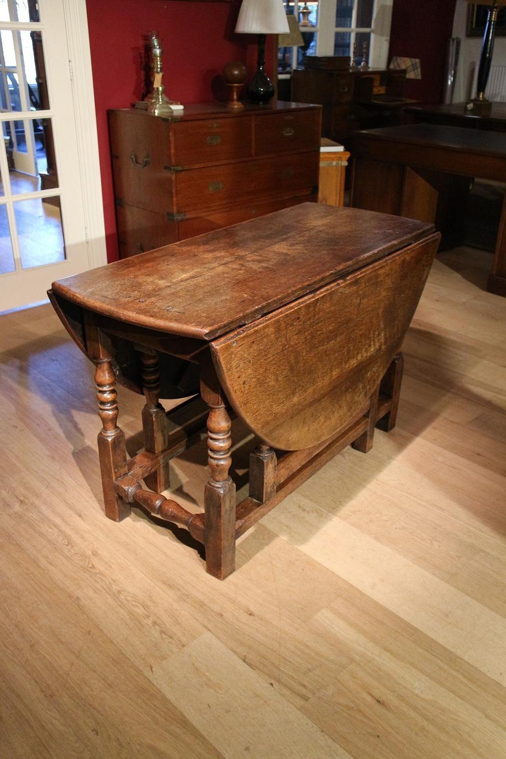 18th Century Oak Drop Leaf Table In Good Condition In Eindhoven, NL