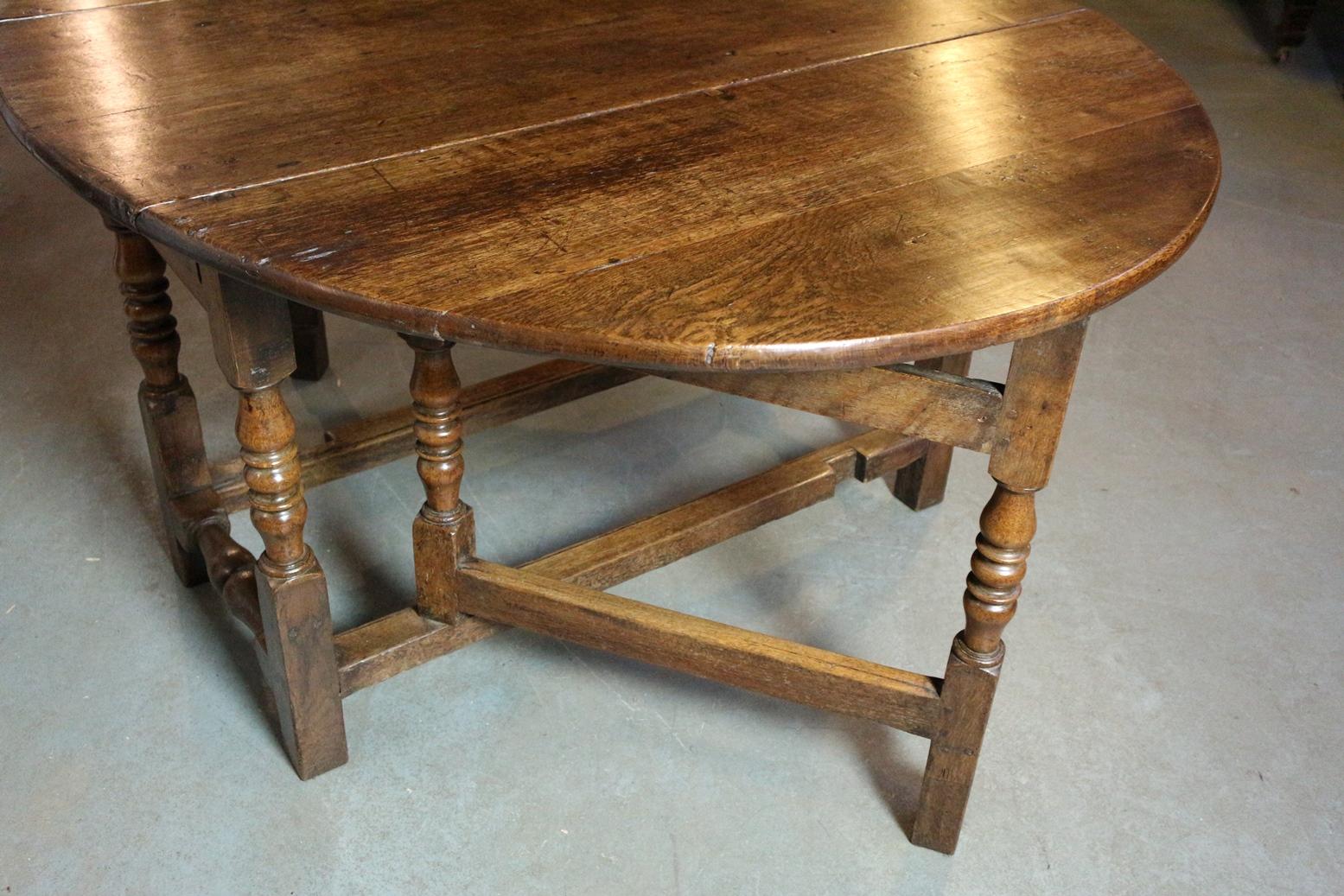 18th Century Oak Drop Leaf Table In Good Condition In Eindhoven, NL