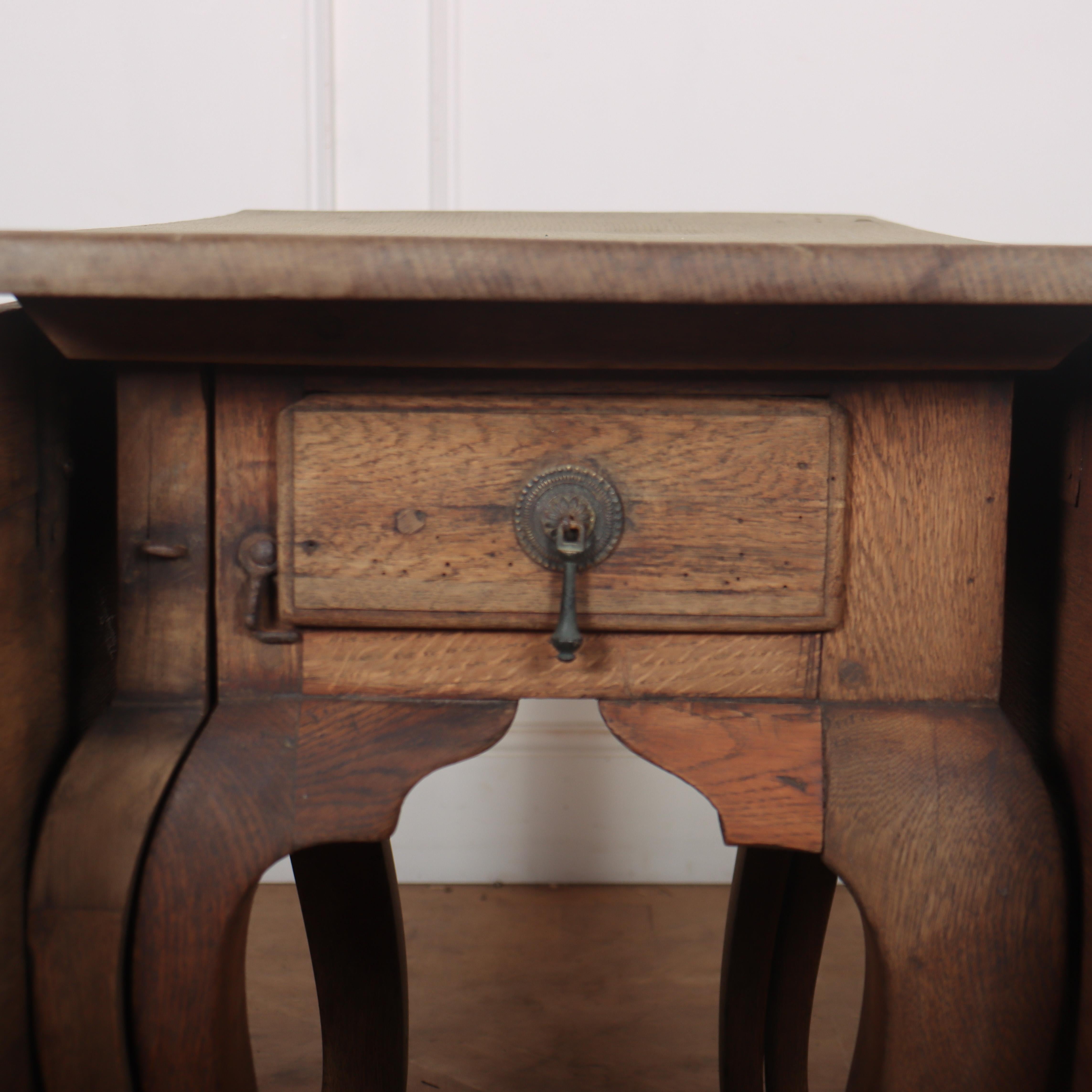 18th Century and Earlier 18th Century Oak Gate-leg Table For Sale