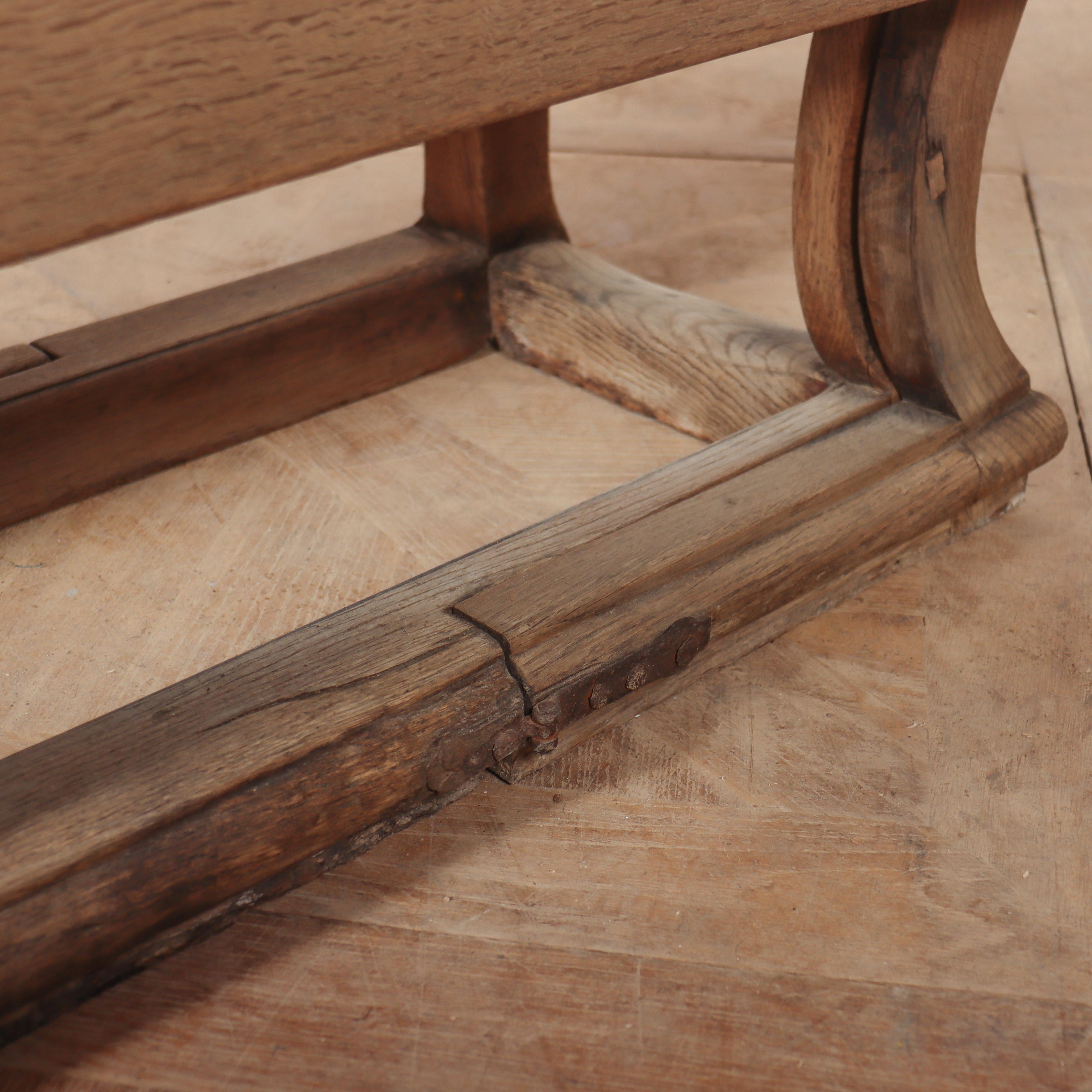 18th Century Oak Gate-leg Table For Sale 2
