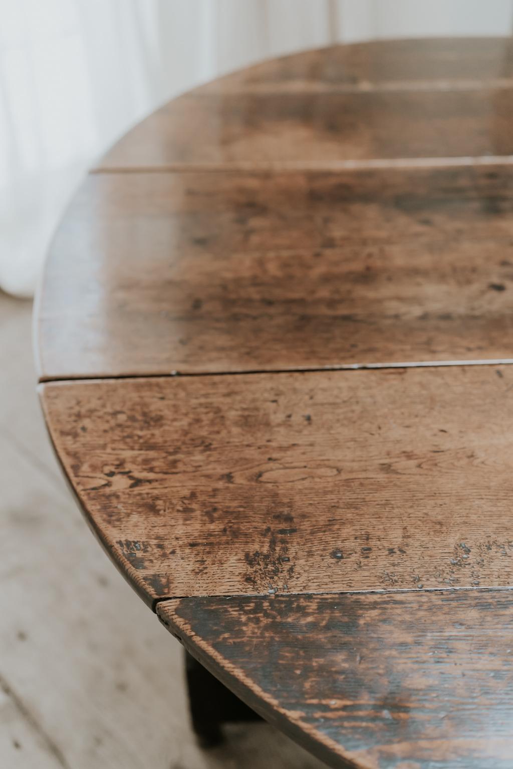 Best patina ever on this stunning oak gateleg table from the West Country in England,
circa 1780, dimensions 160 cm long x 136 cm wide and 72 cm high,
when closed, 2 x 54 cm + in the middle 50 cm wide.