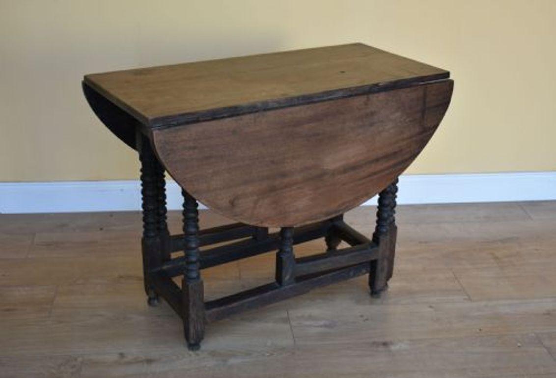 XVIIIe siècle et antérieur Table à abattant en Oak du 18e siècle en vente