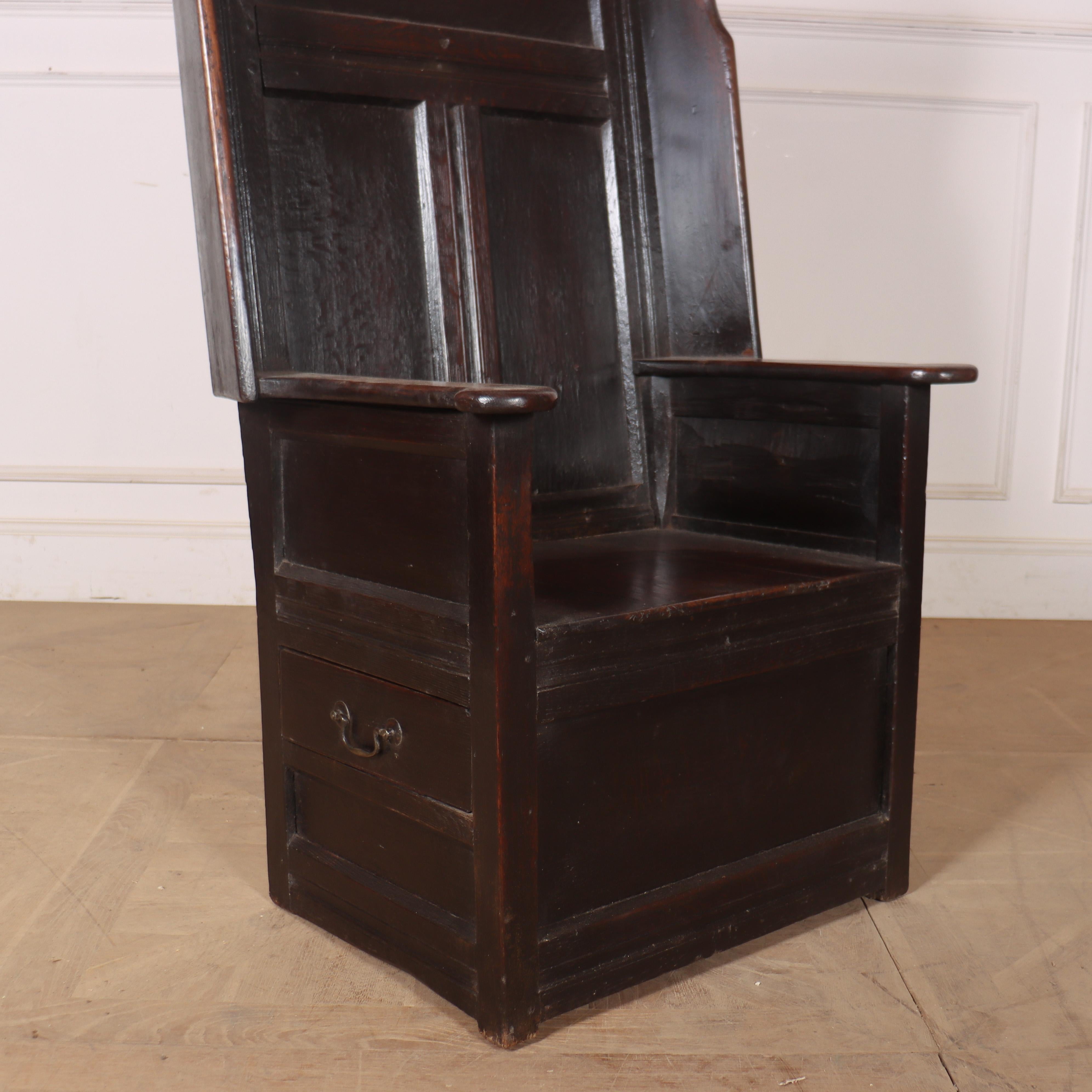 Sehr guter englischer Lämmerstuhl aus Eiche aus dem frühen 18. Jahrhundert mit wunderbarer Farbe und großen Proportionen. 1720.

Sitzhöhe: 15,5 Zoll (39 cm)


Code: 8763

Abmessungen:
B: 30,5