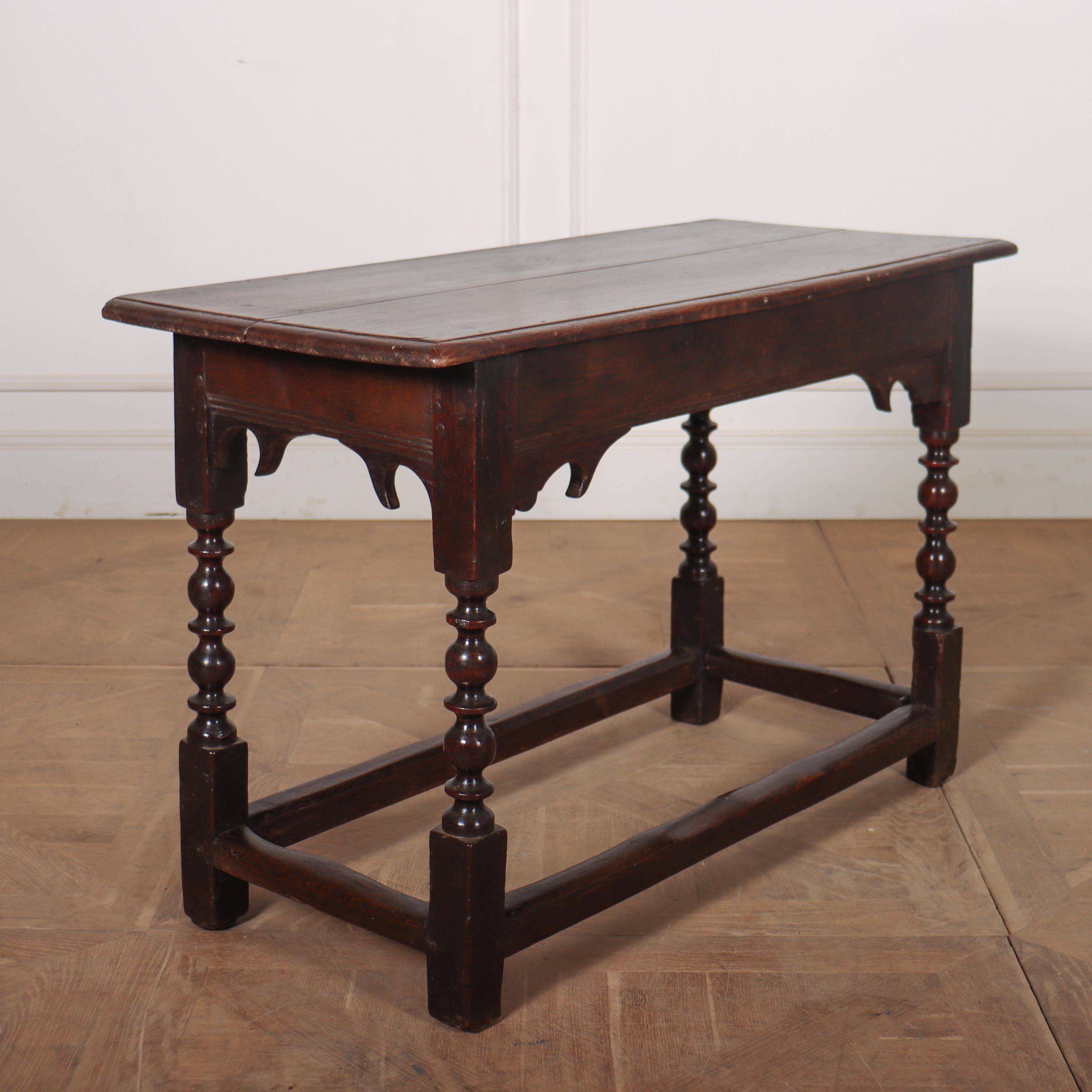 18th Century and Earlier 18th Century Oak Lamp Table For Sale