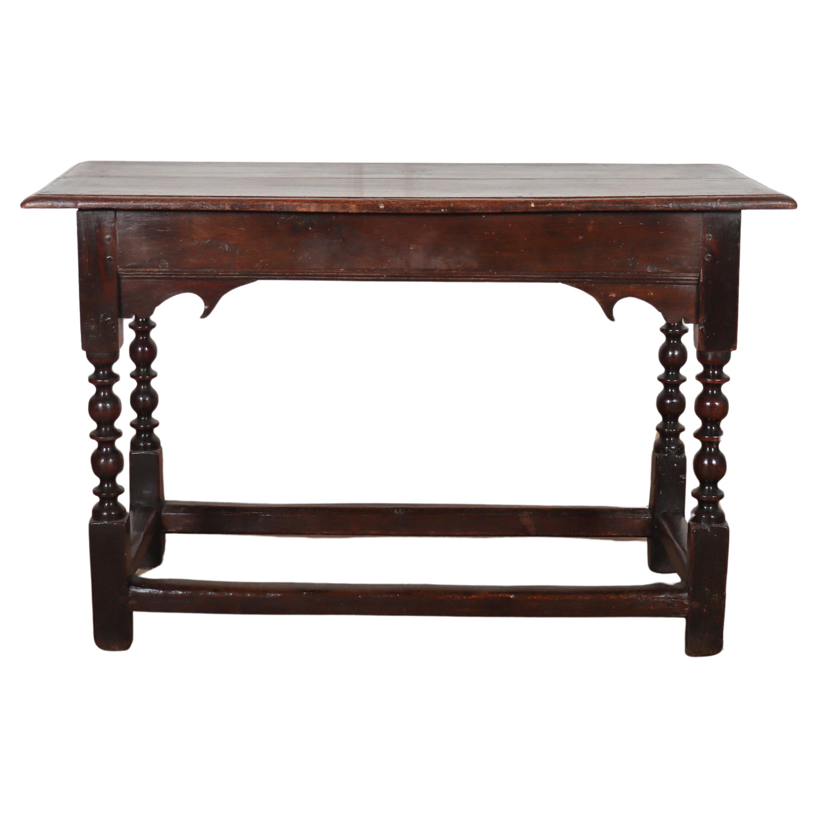18th Century Oak Lamp Table For Sale