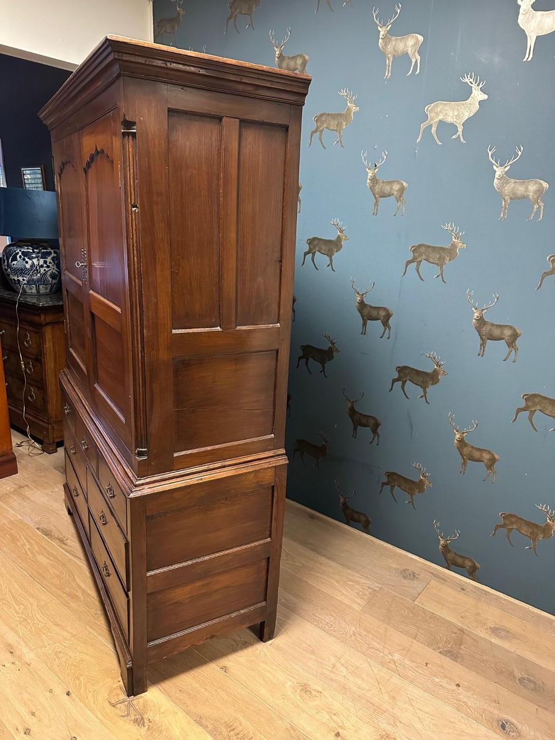 Welsh 18th Century oak linen press For Sale