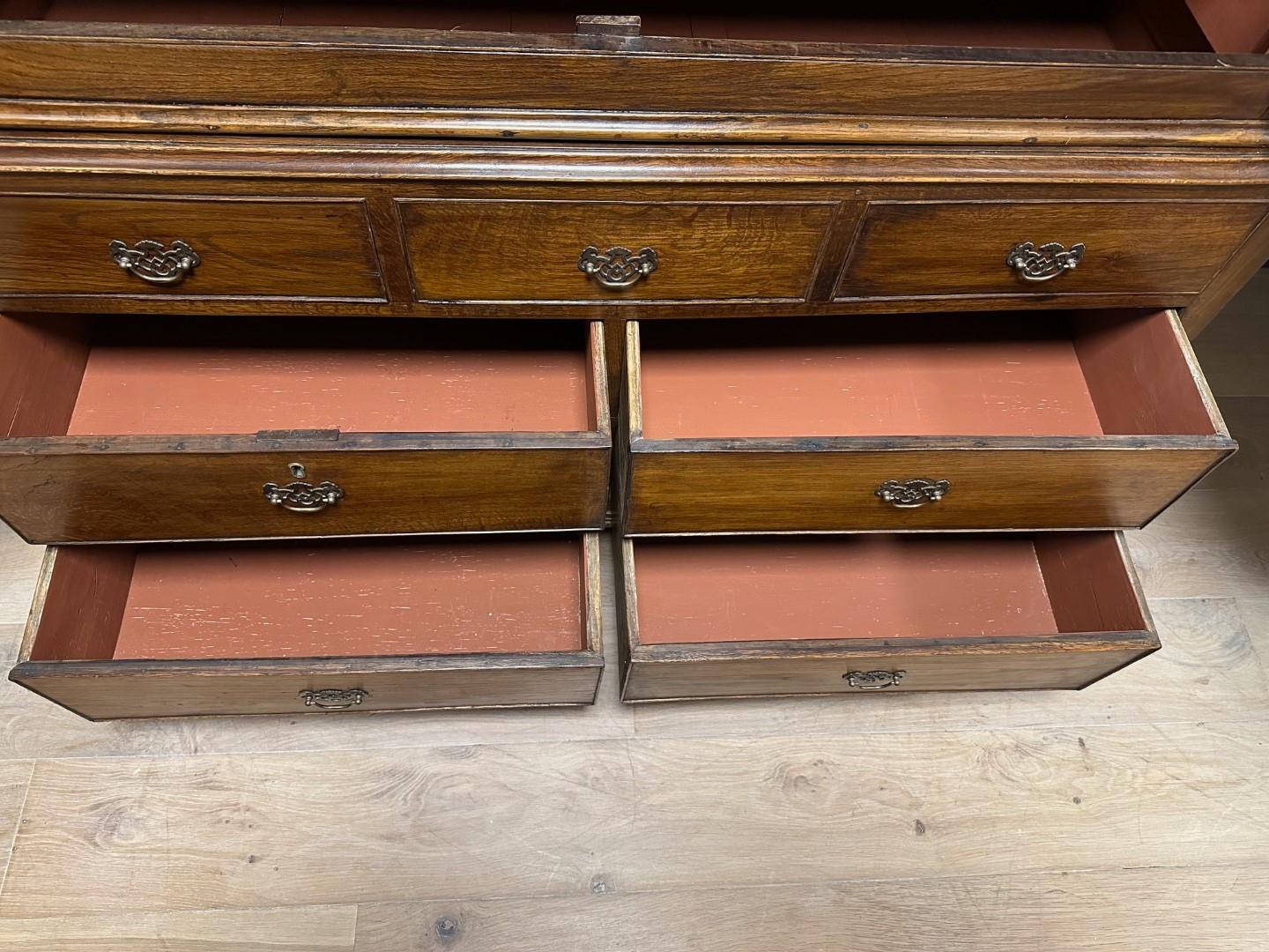 18th Century oak linen press For Sale 1