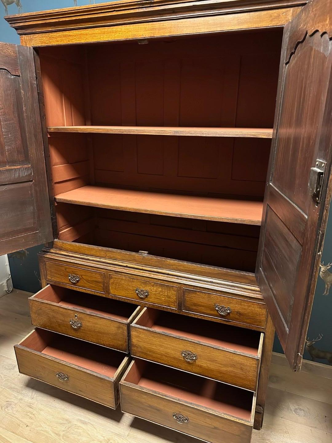 18th Century oak linen press For Sale 2