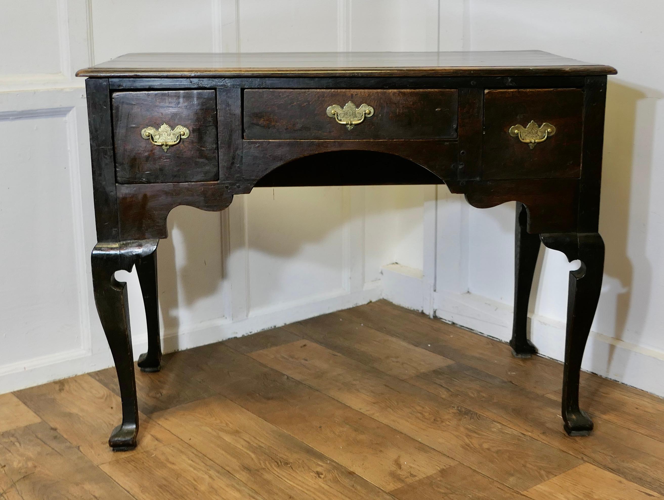 18th Century Oak Low Boy Desk

This is a good solid country made piece, it has 3 drawer to the front with etched brass swan neck handles and a well used and well loved plank top, the legs are square shaped Cabriole legs with stepped feet

A good