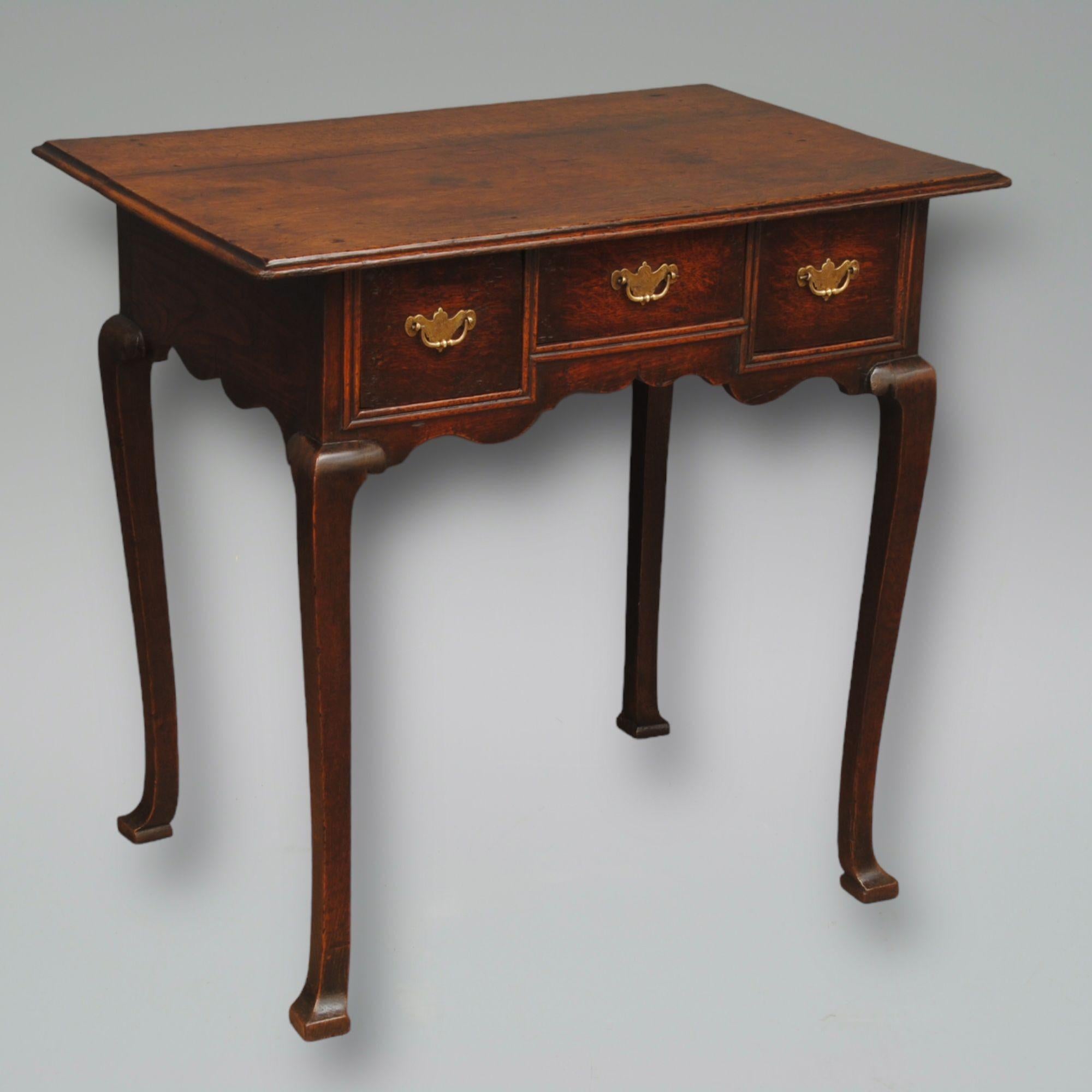 18. CENTURY OAK LOWBOY (Georgian) im Angebot