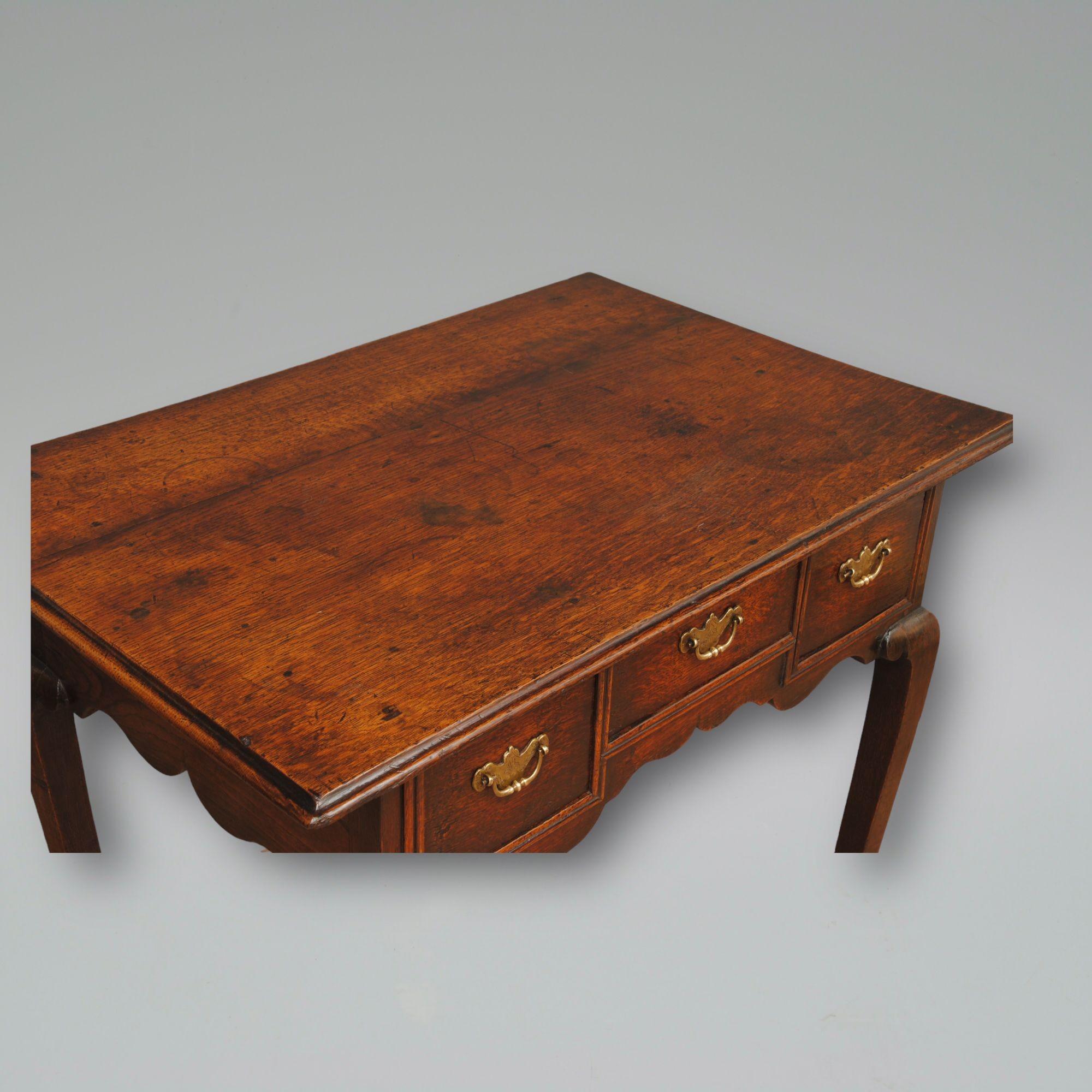 18. CENTURY OAK LOWBOY (Englisch) im Angebot