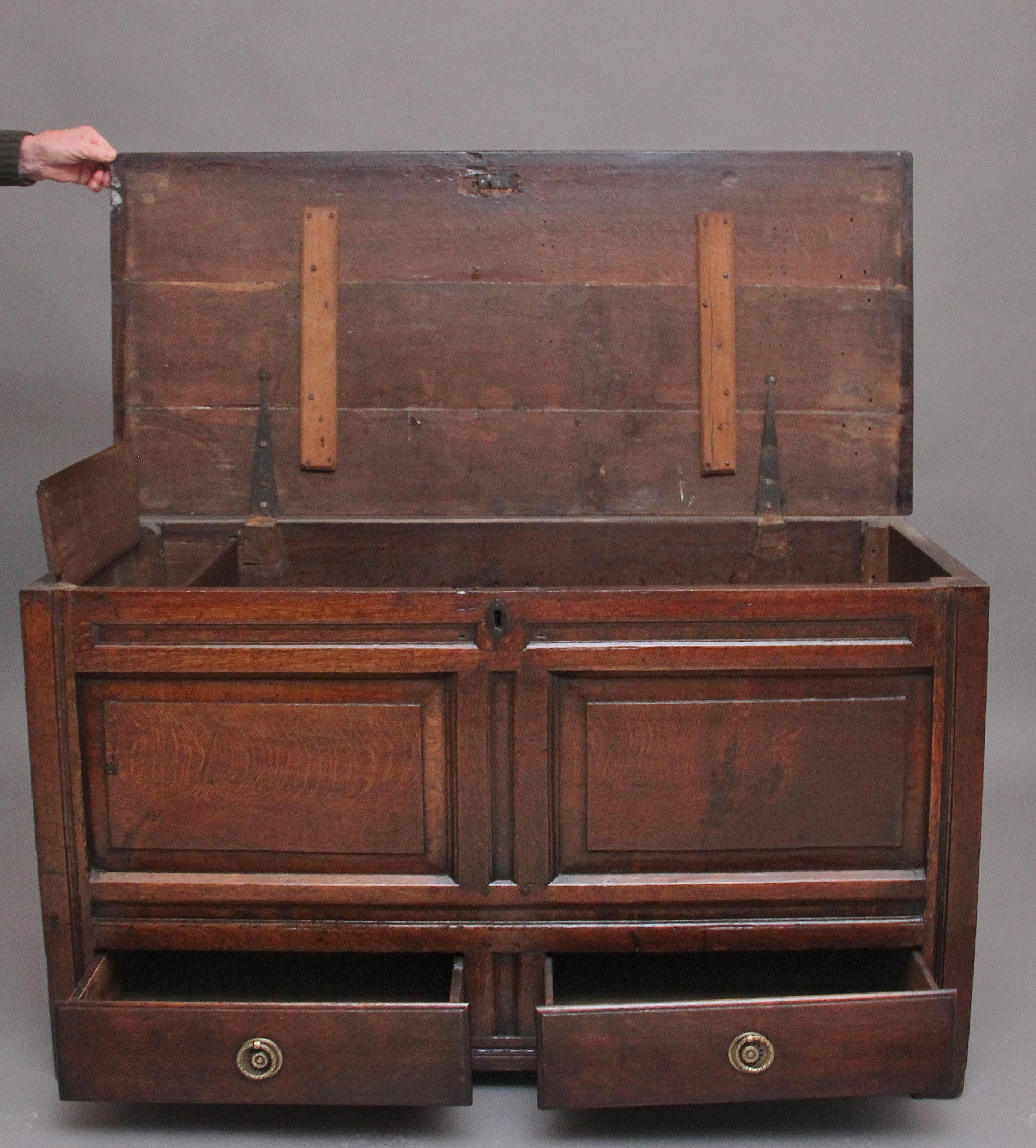 18th Century oak mule chest In Good Condition For Sale In Martlesham, GB