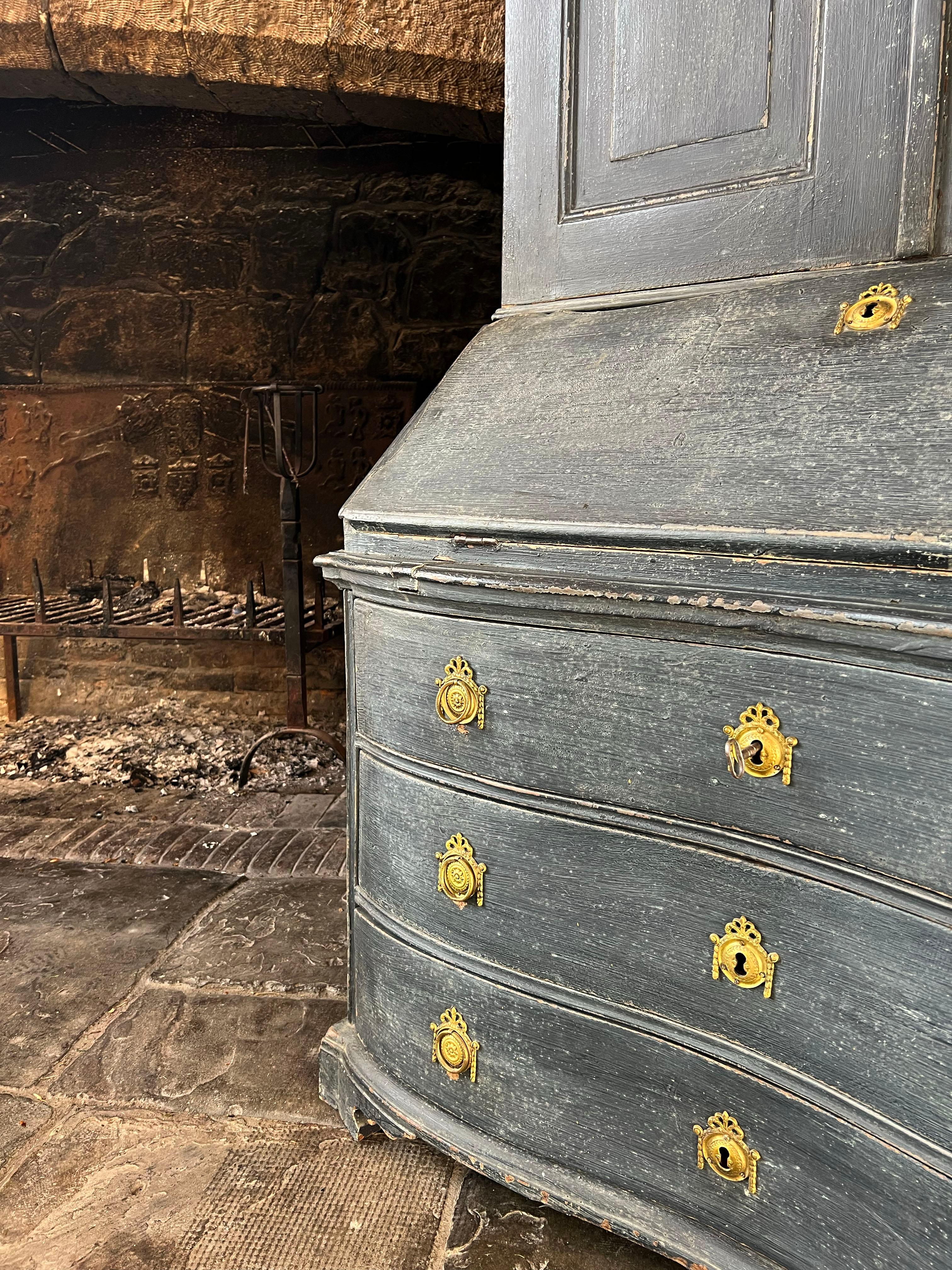 Patinated 18th Century Oak Painted Bureau For Sale